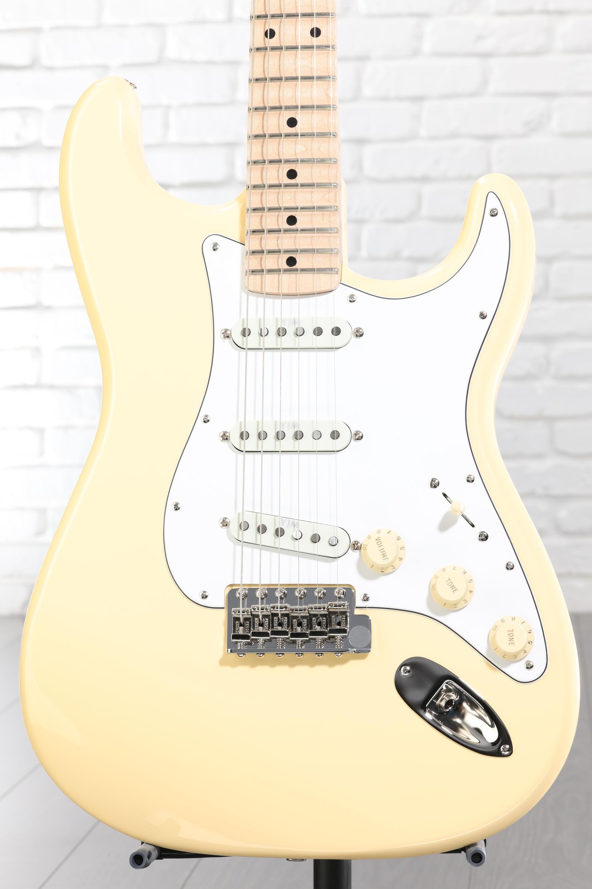ギター Fender Yngwie Malmsteen Vintage White Fender Yngwie Malmsteen Stratocaster Electric Guitar - Vintage