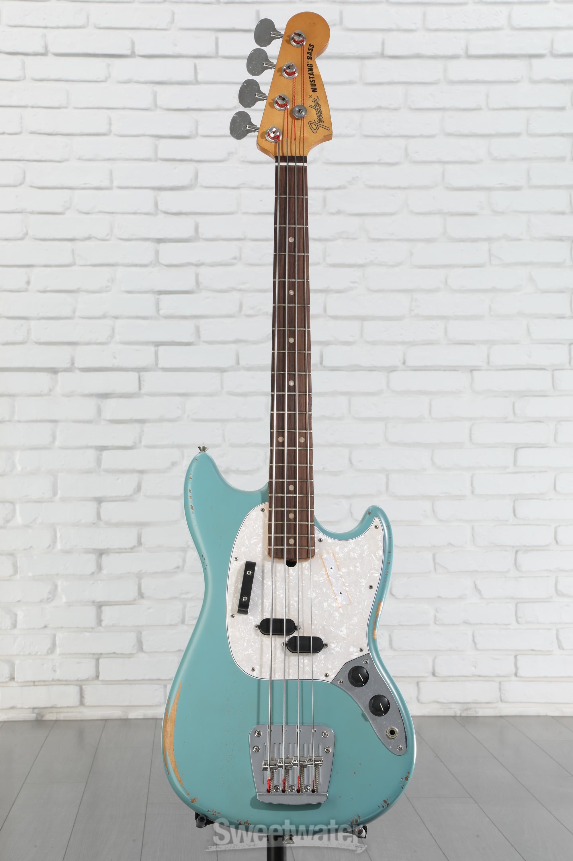 ベース Fender JMJ Road Worn Mustang Bass JMJ Road Worn® Mustang® Bass – Fender