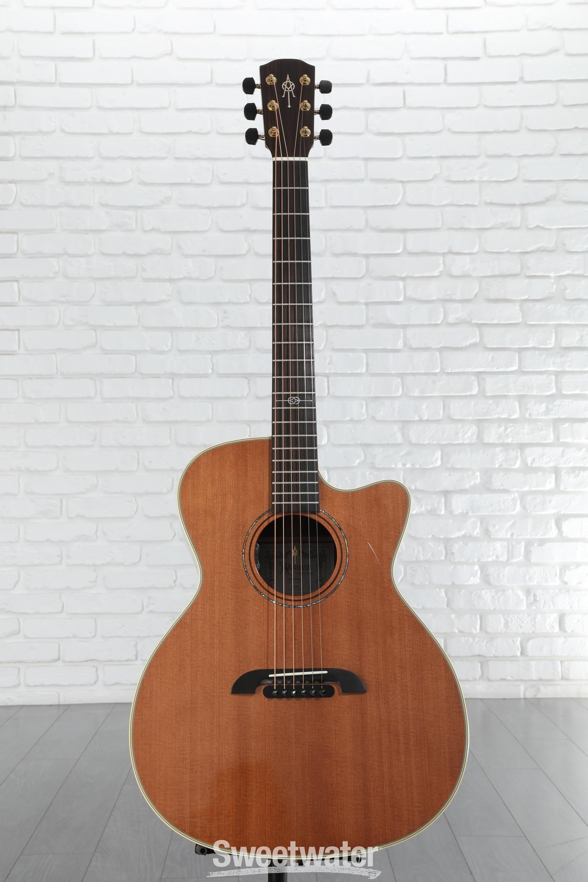 Alvarez Yairi GYM74ce Masterworks Series Acoustic-electric