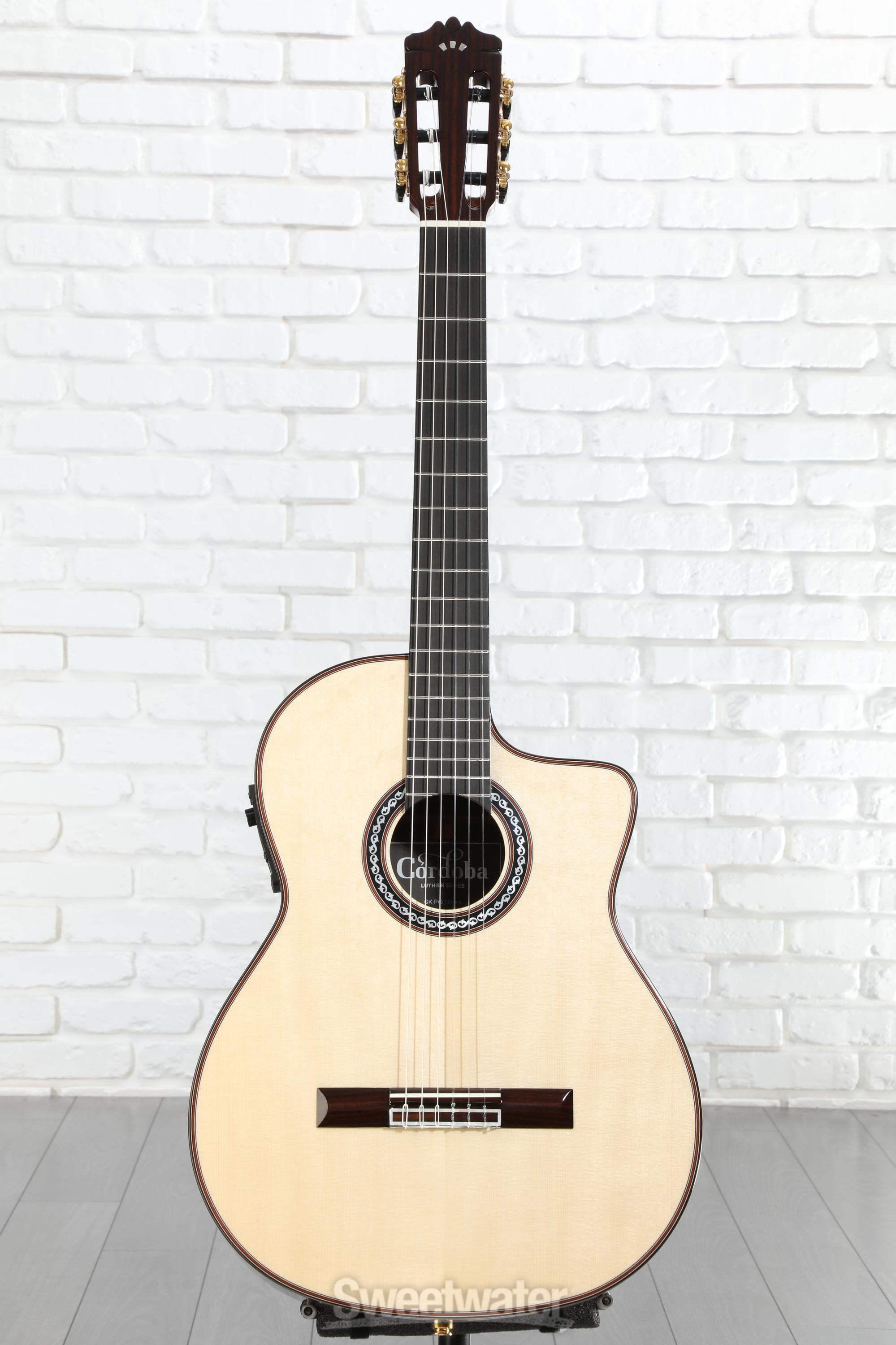 ギター Cordoba GK Pro Negra Cordoba GK Pro -Cutaway Negra Flamenco Guitar -Fishman ProBlend Preamp
