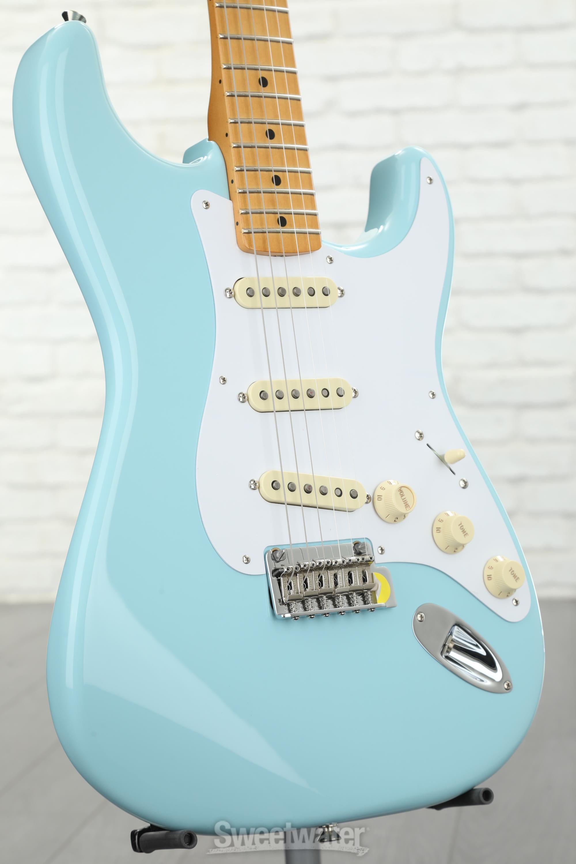 Daphne blue online fender