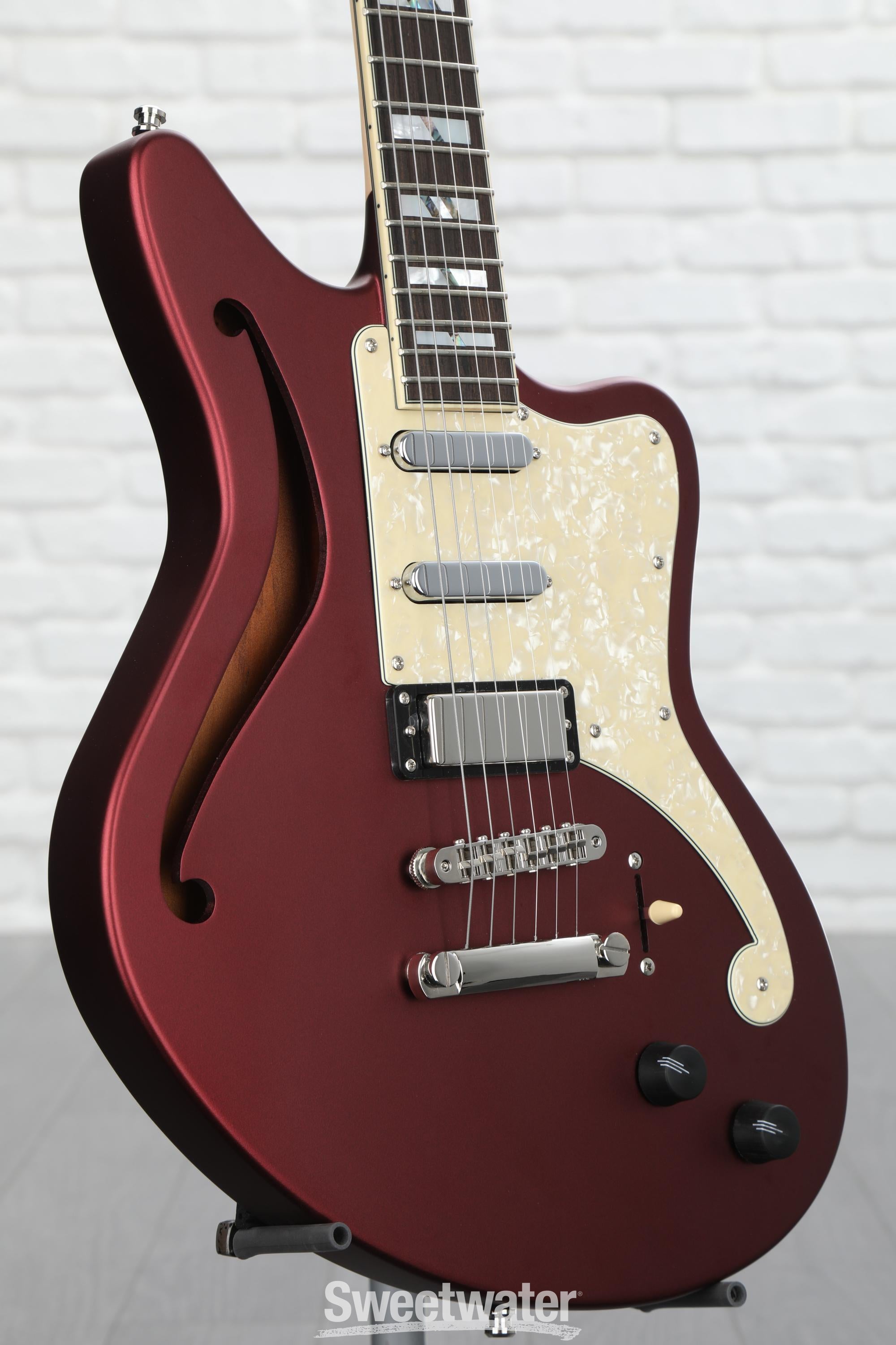 D'Angelico Deluxe Bedford SH - Matte Wine - Limited Edition