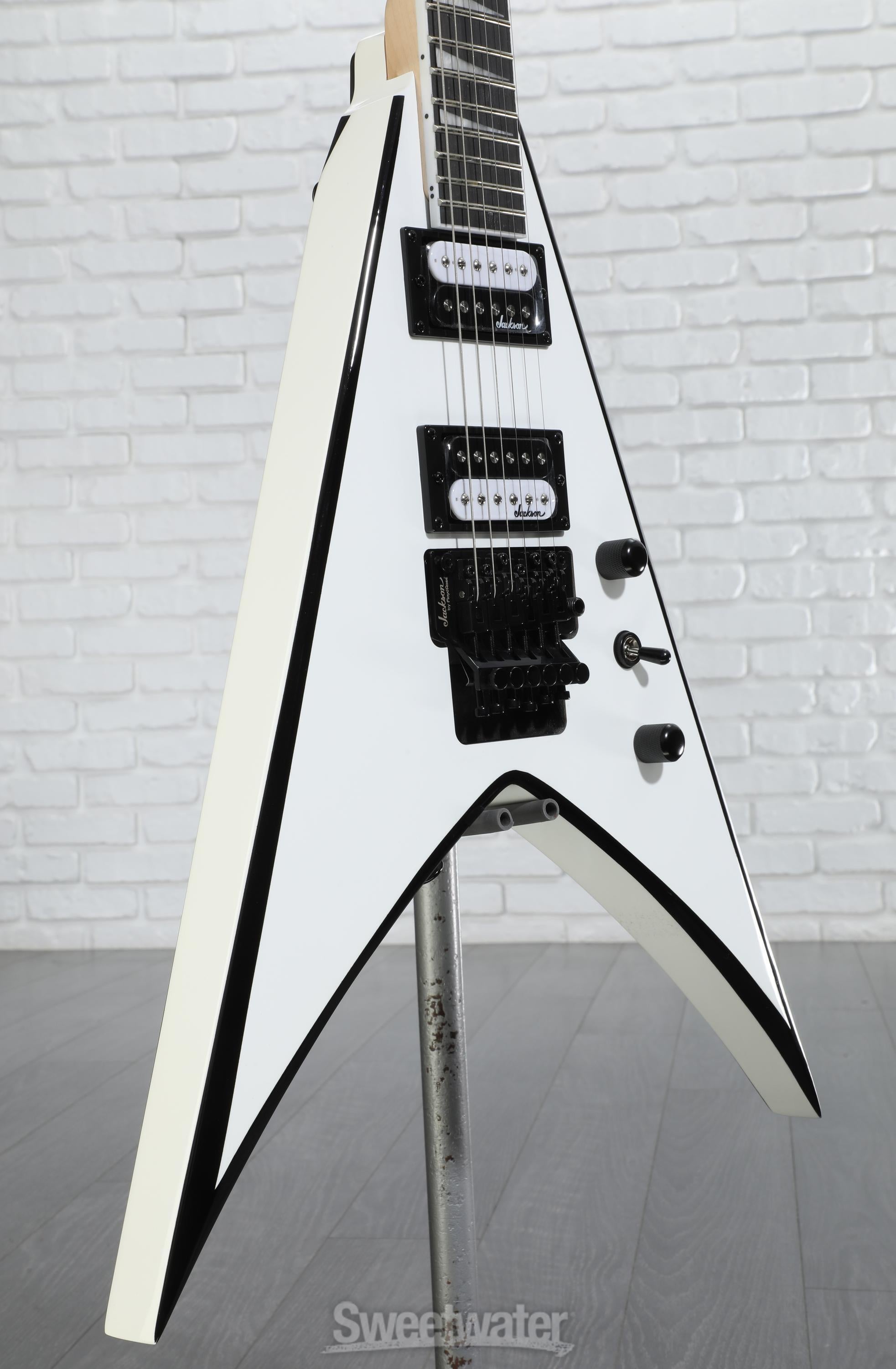 Jackson JS Series King V JS32 - White with Black Bevels Jackson JS Series King V JS32 - White with Black Bevels