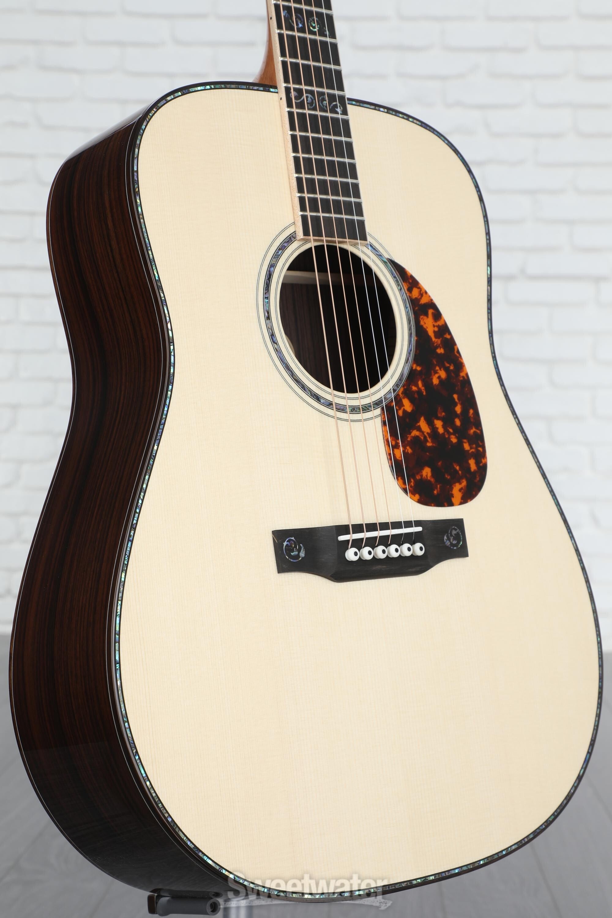 Alpine acoustic store guitar