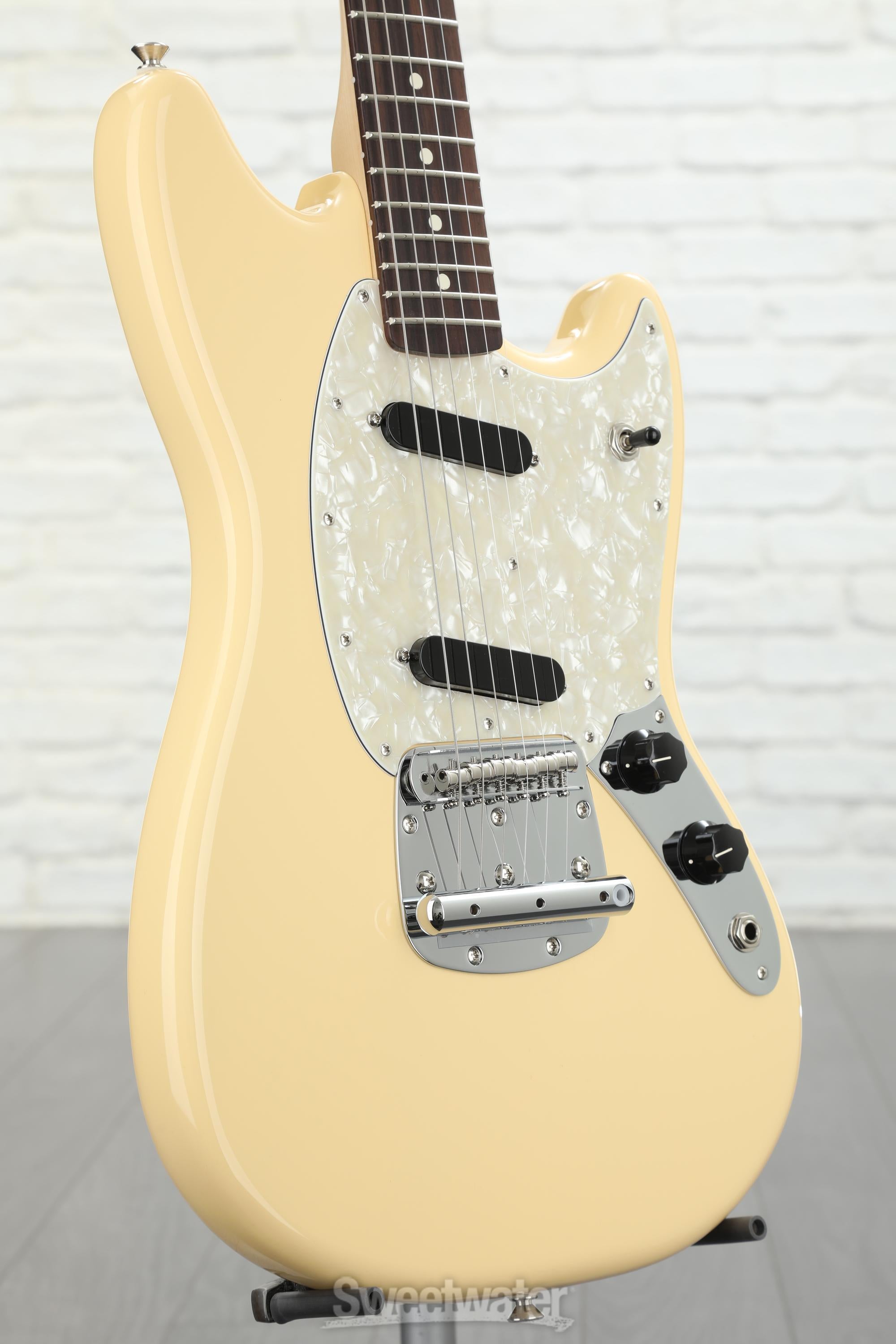 Fender American Performer Mustang - Vintage White with Rosewood Fingerboard  | Sweetwater