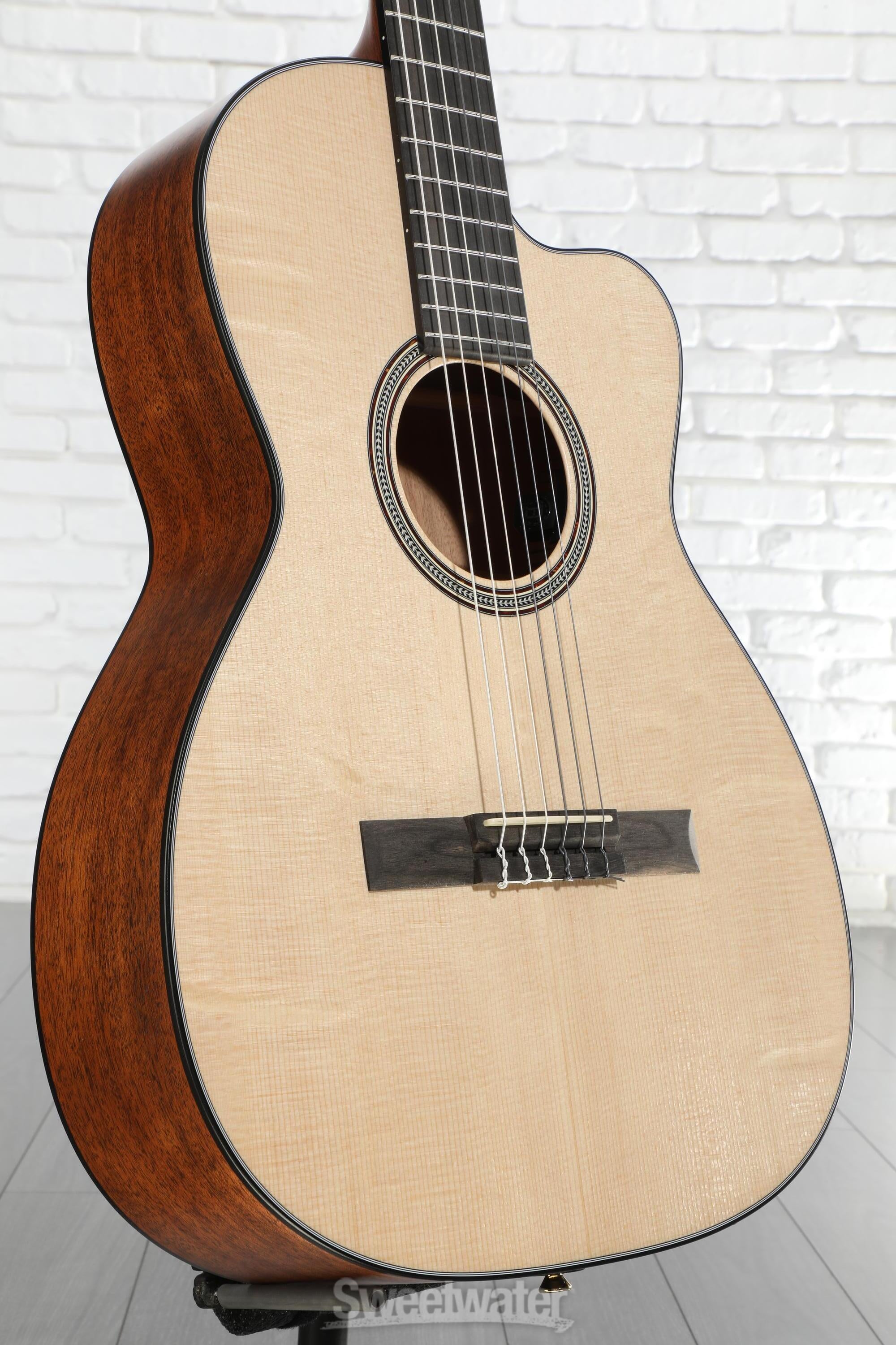 Martin 000C12-16E Acoustic-electric Nylon-string Guitar - Natural