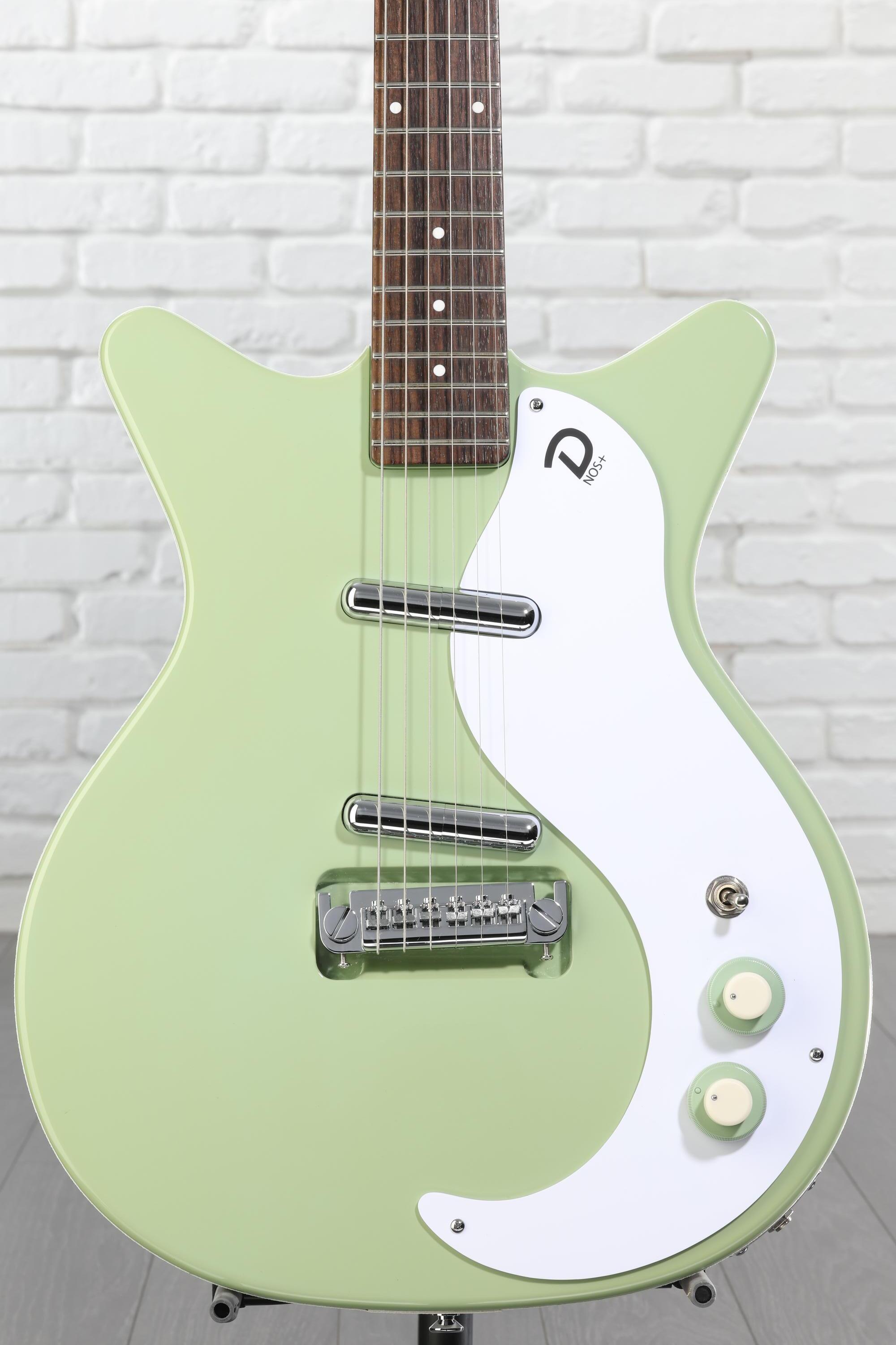 ギター Danelectro 59M NOS+ Danelectro '59M NOS+ Electric Guitar - Red Metalflake | Sweetwater