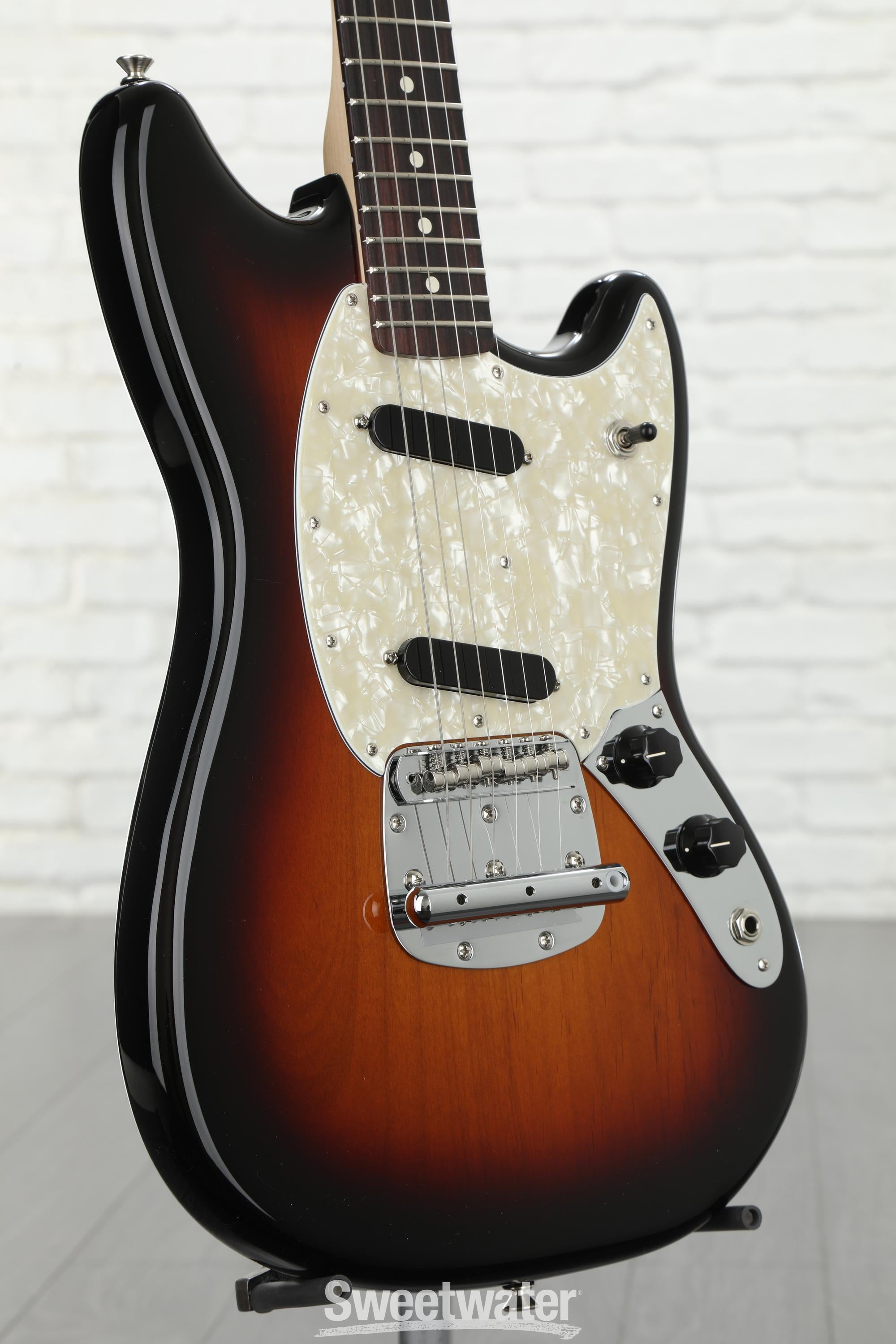 Fender American Performer Mustang - 3-Tone Sunburst with