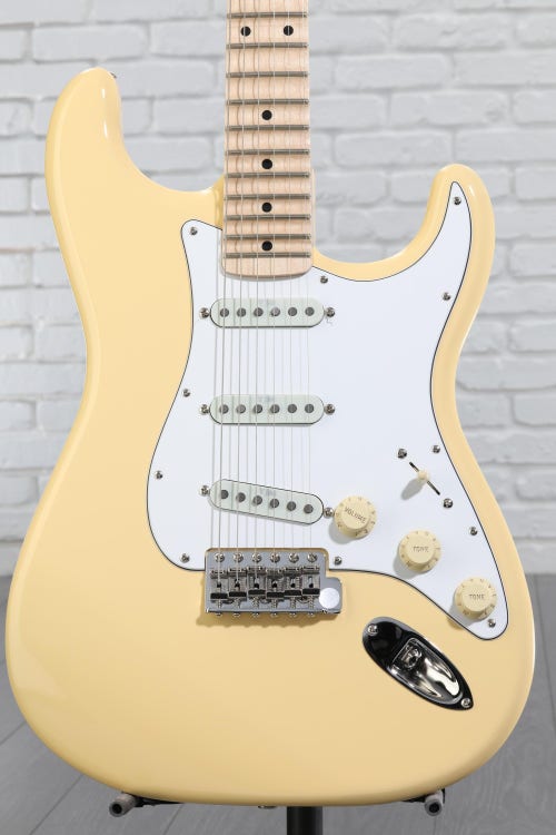 Fender Yngwie Malmsteen Stratocaster Electric Guitar - Vintage White with Maple Fingerboard