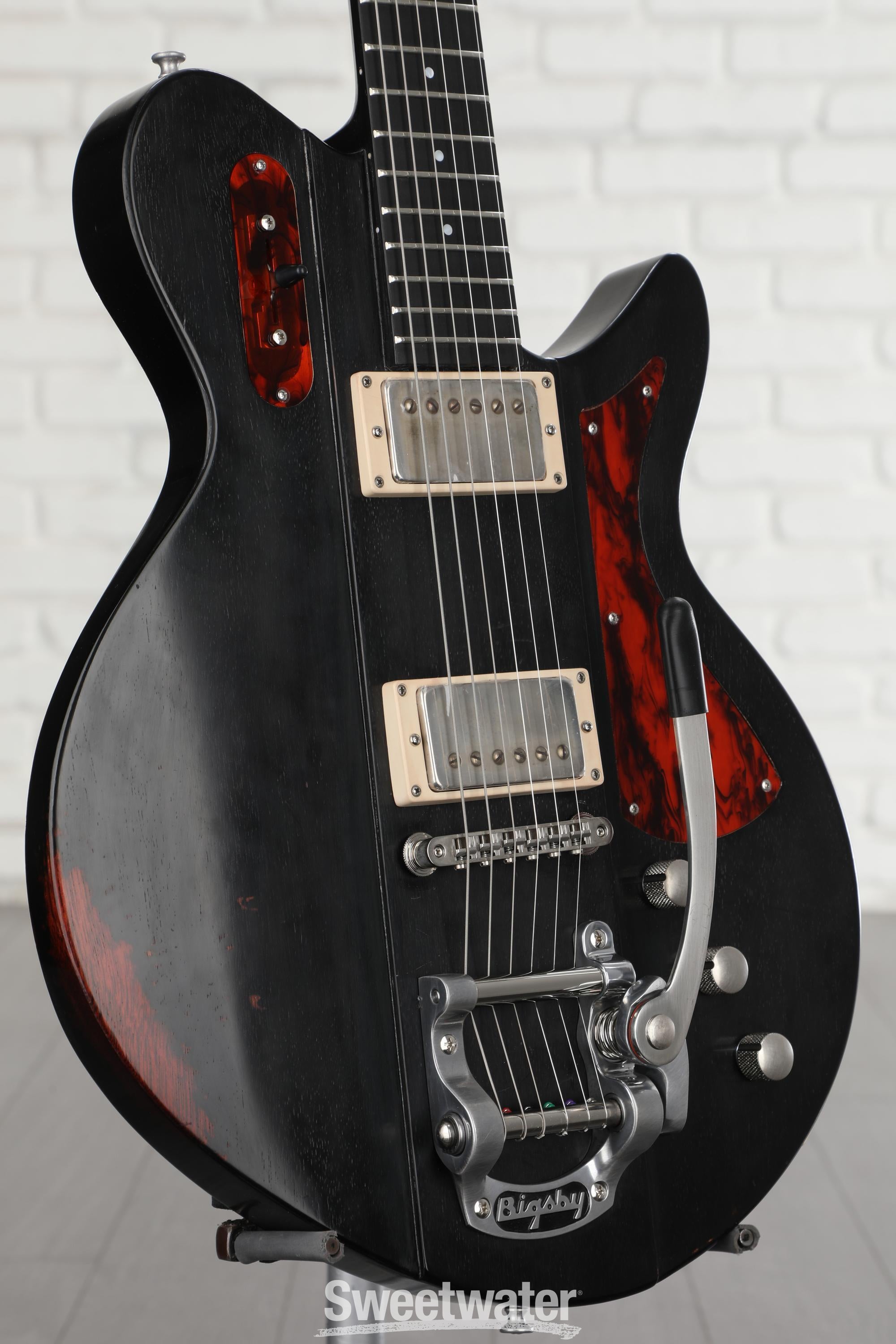 Eastman Guitars Juliet/v-B Electric Guitar - Antique Black