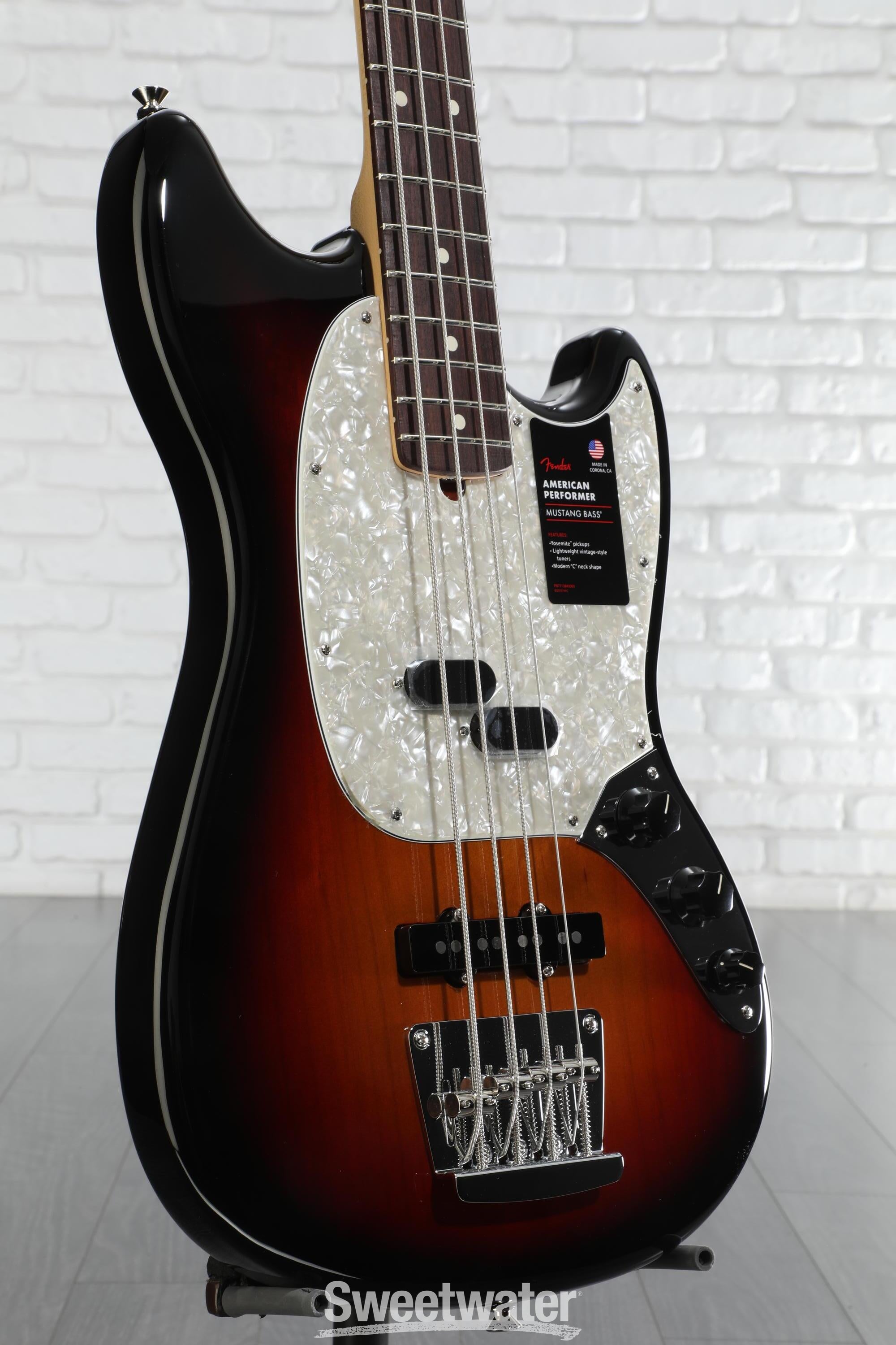 ベース Fender American Performer Mustang Bass Fender American Performer Mustang Bass - 3-Tone Sunburst