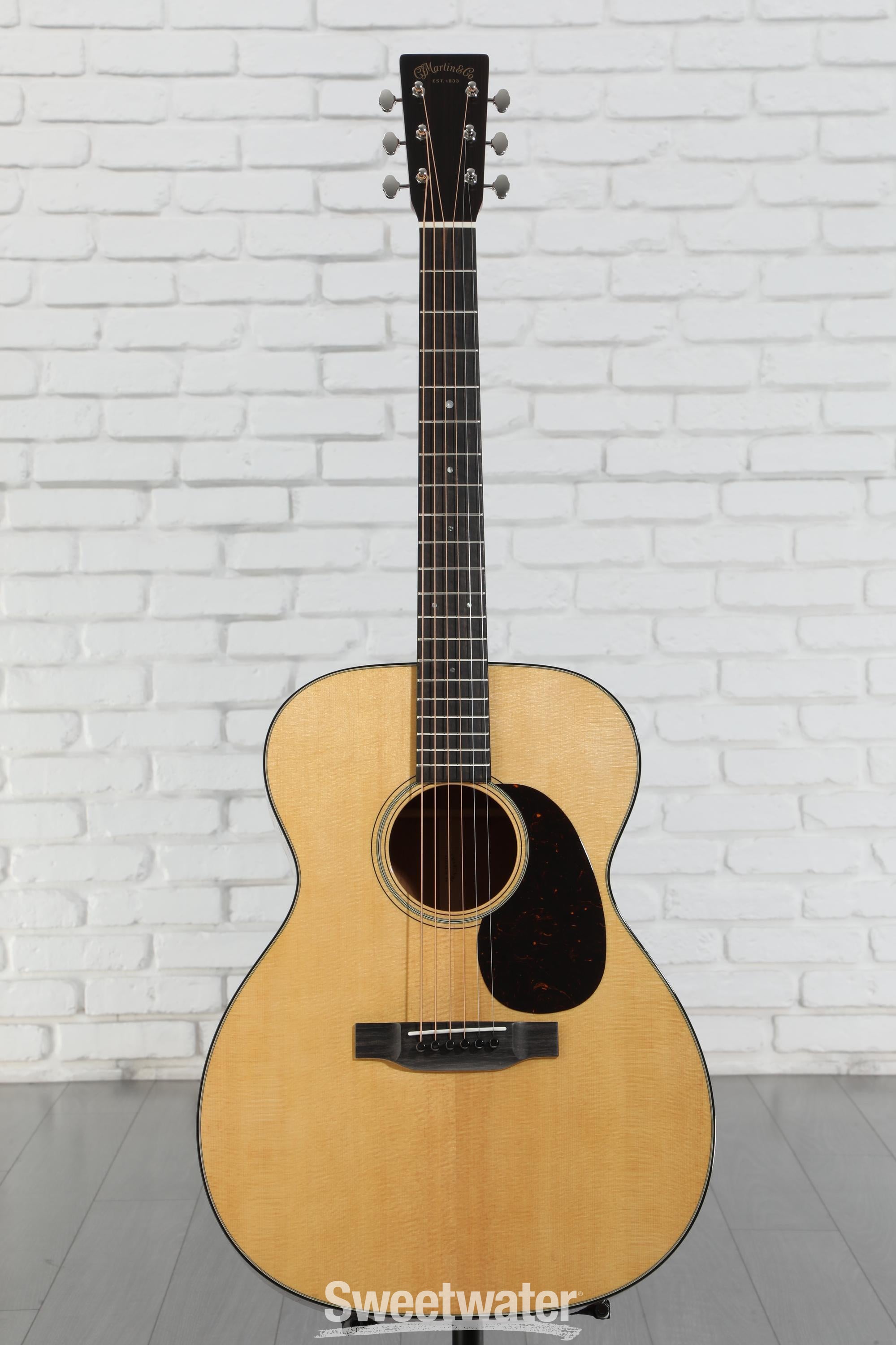 Martin ooo-18 Standard　美品 Martin 000-18 Standard Series Acoustic Guitar - Natural with