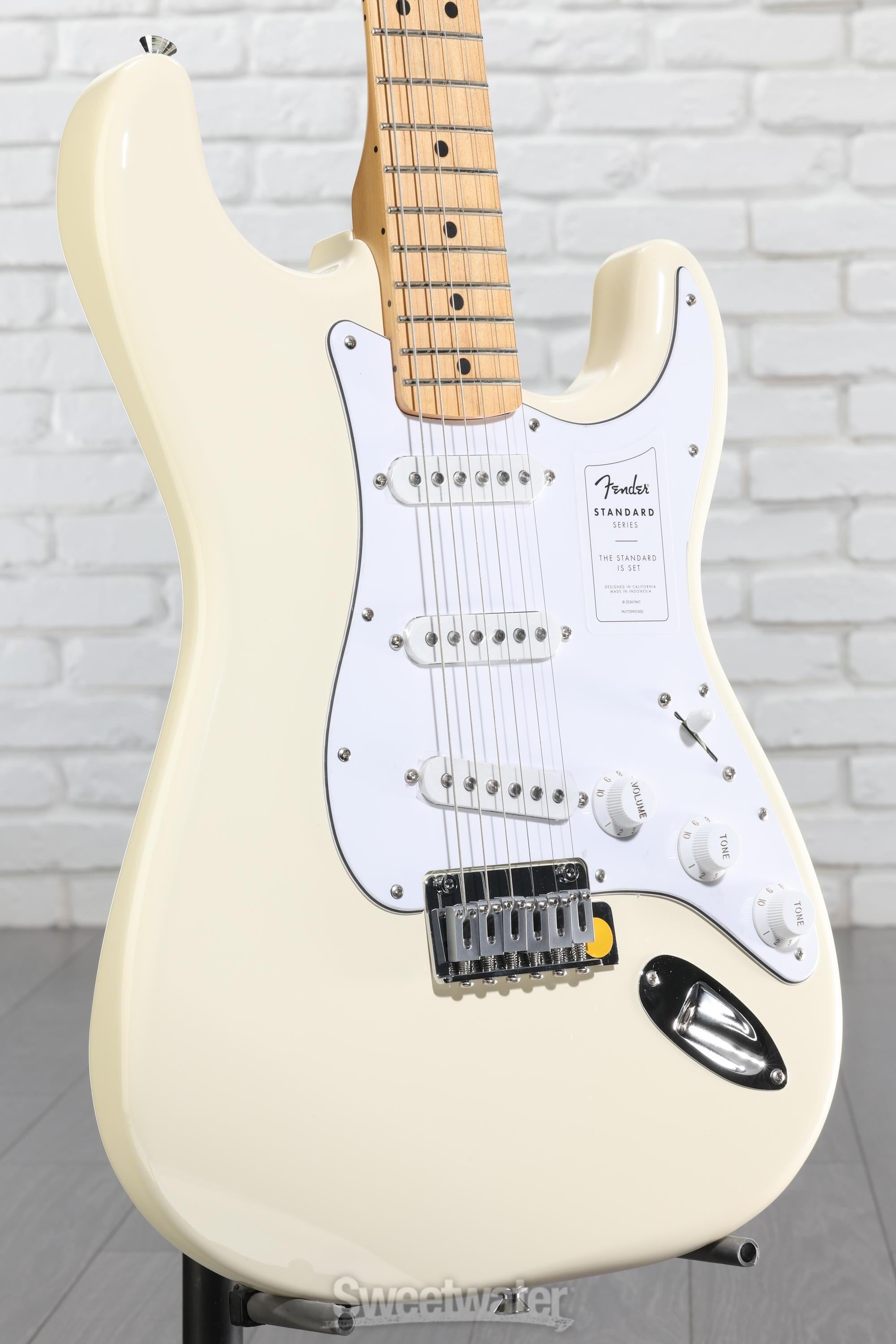 ギター Fender Standard Stratocaster UG White Fender Standard