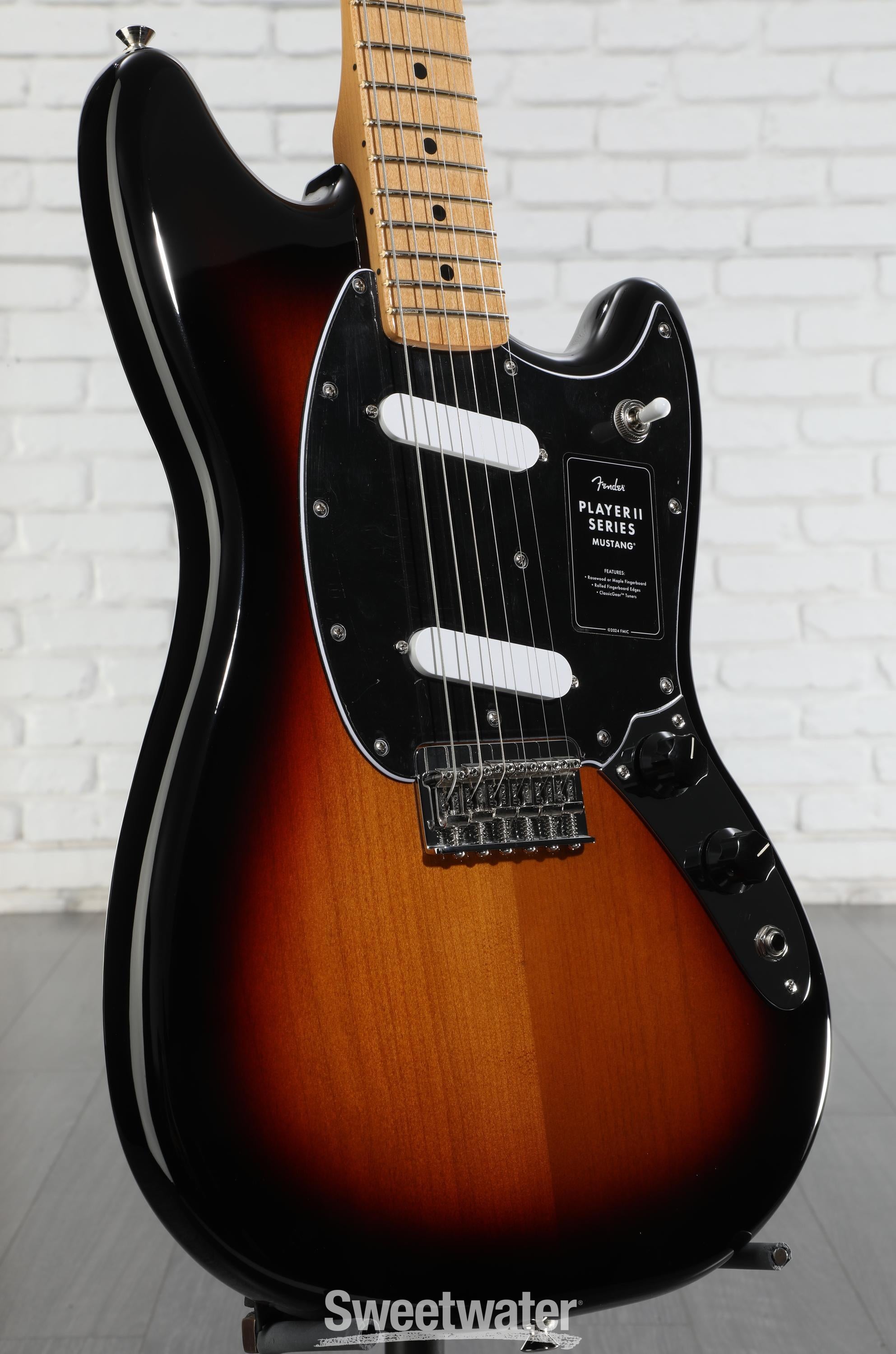 ギター fFender Player II Mustang Amazon.com: Fender Player II Mustang, Rosewood Fingerboard