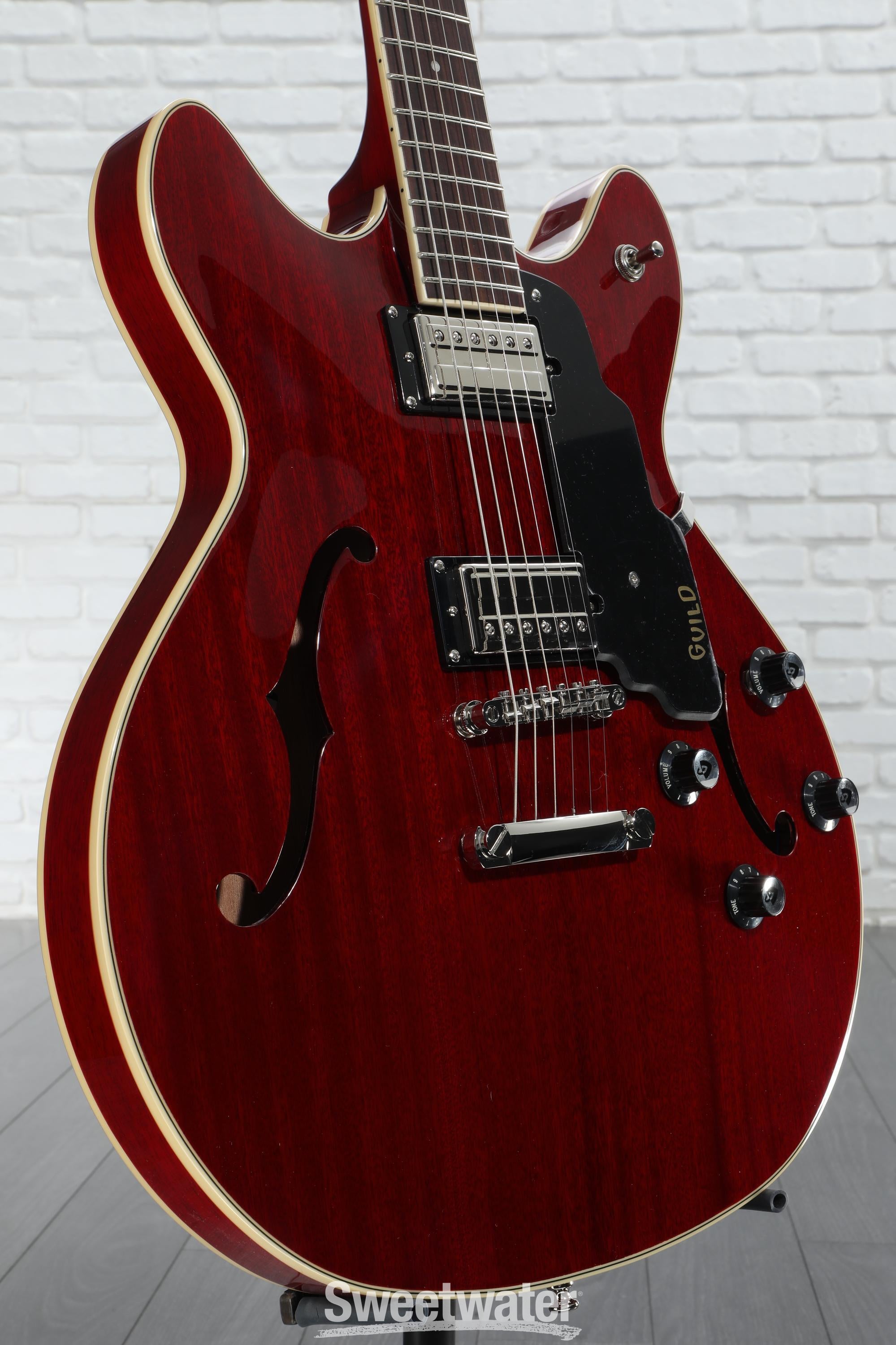 Starfire I DC Cherry | Guild Guitars