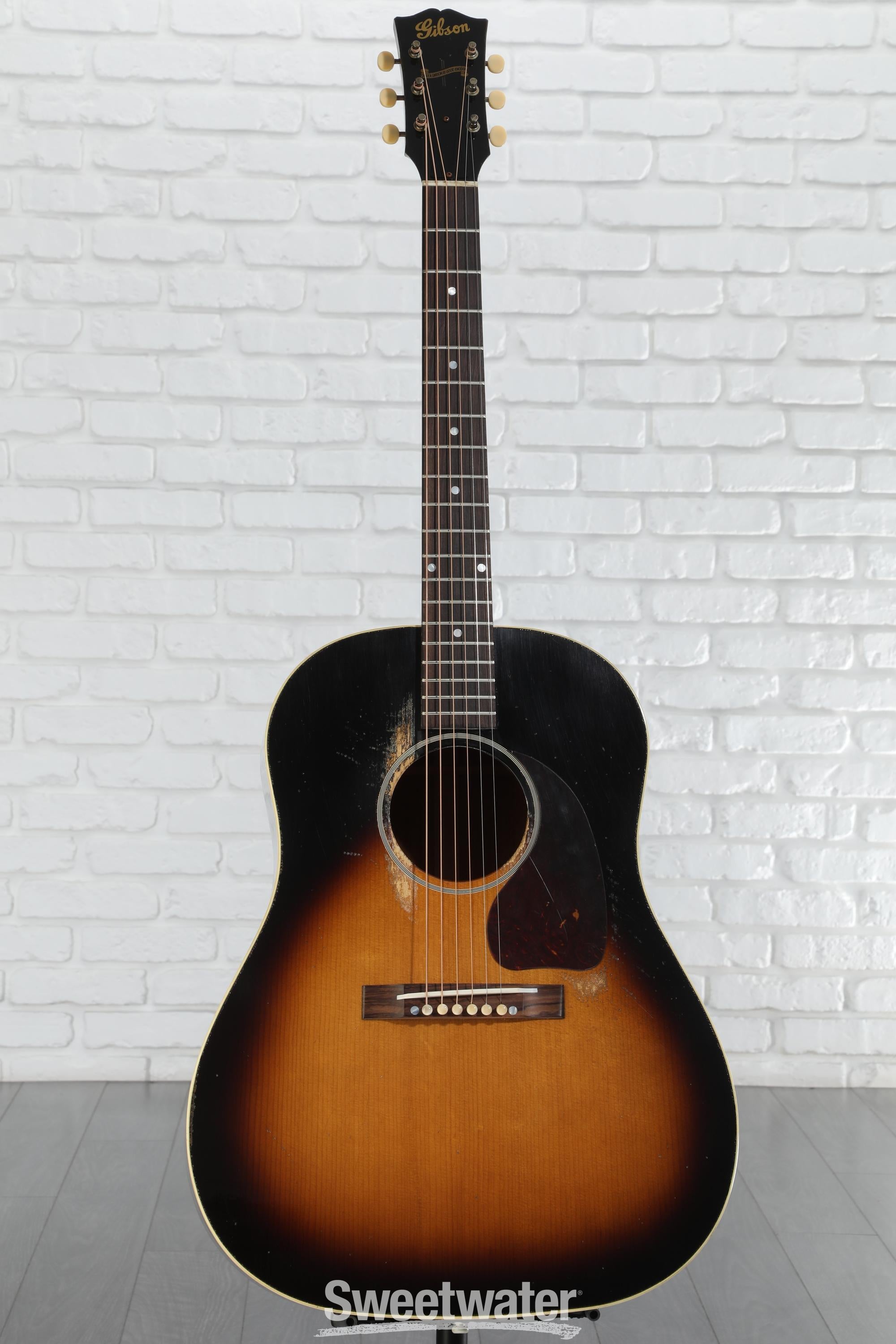gibson j45 vs banner 1995年　音出し動画あり Gibson 1942 Banner J-45 vs Standard J-45 - YouTube