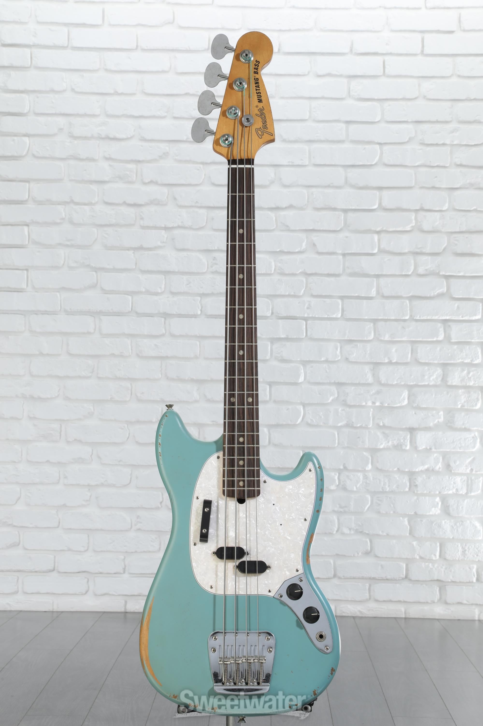 Fender JMJ Road Worn Mustang Bass - Faded Daphne Blue