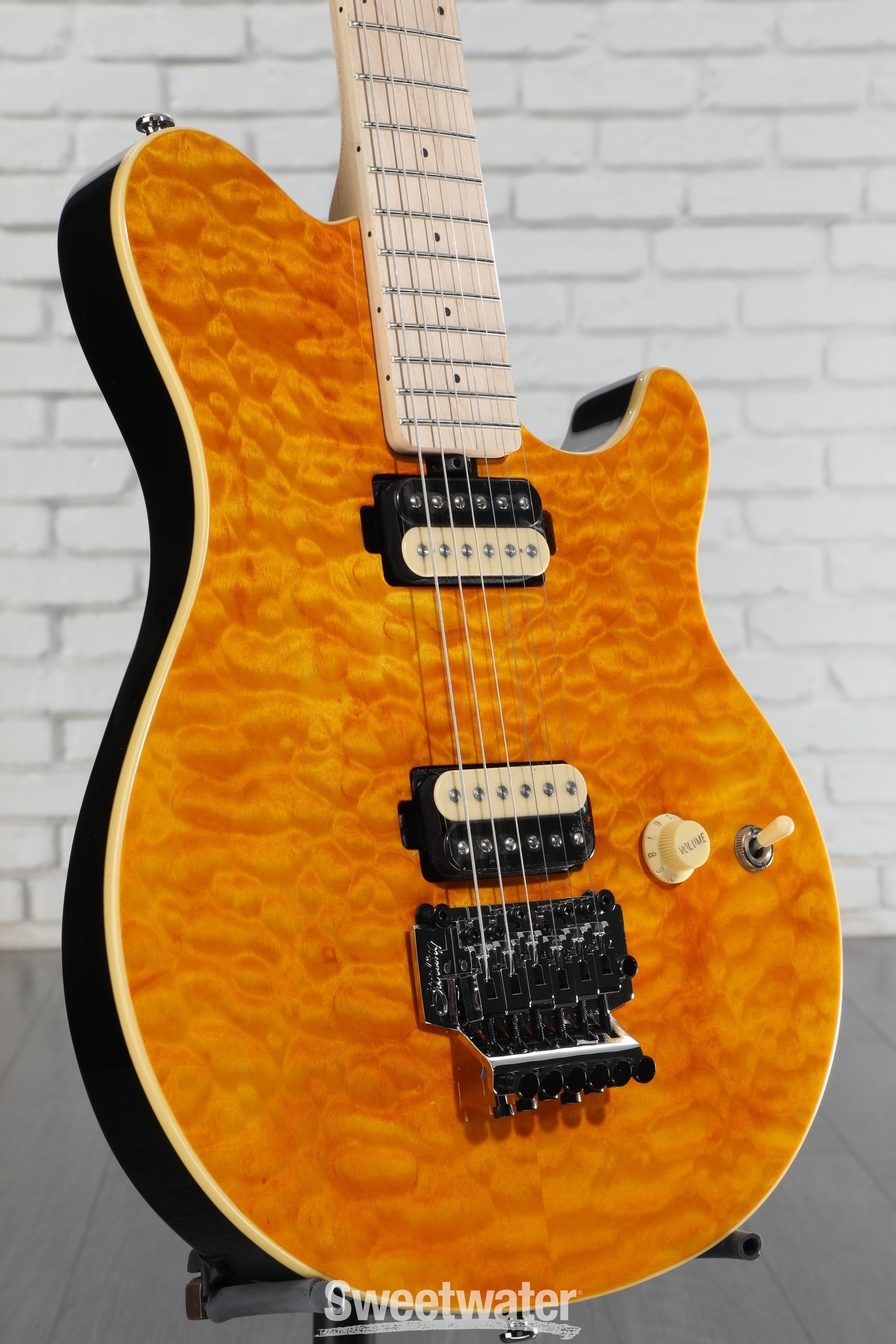 ギター SterlingbyMusicManSUBAXIS-FMTrans Gold Sterling by Music Man Axis, Flame Maple Top, Trans Gold