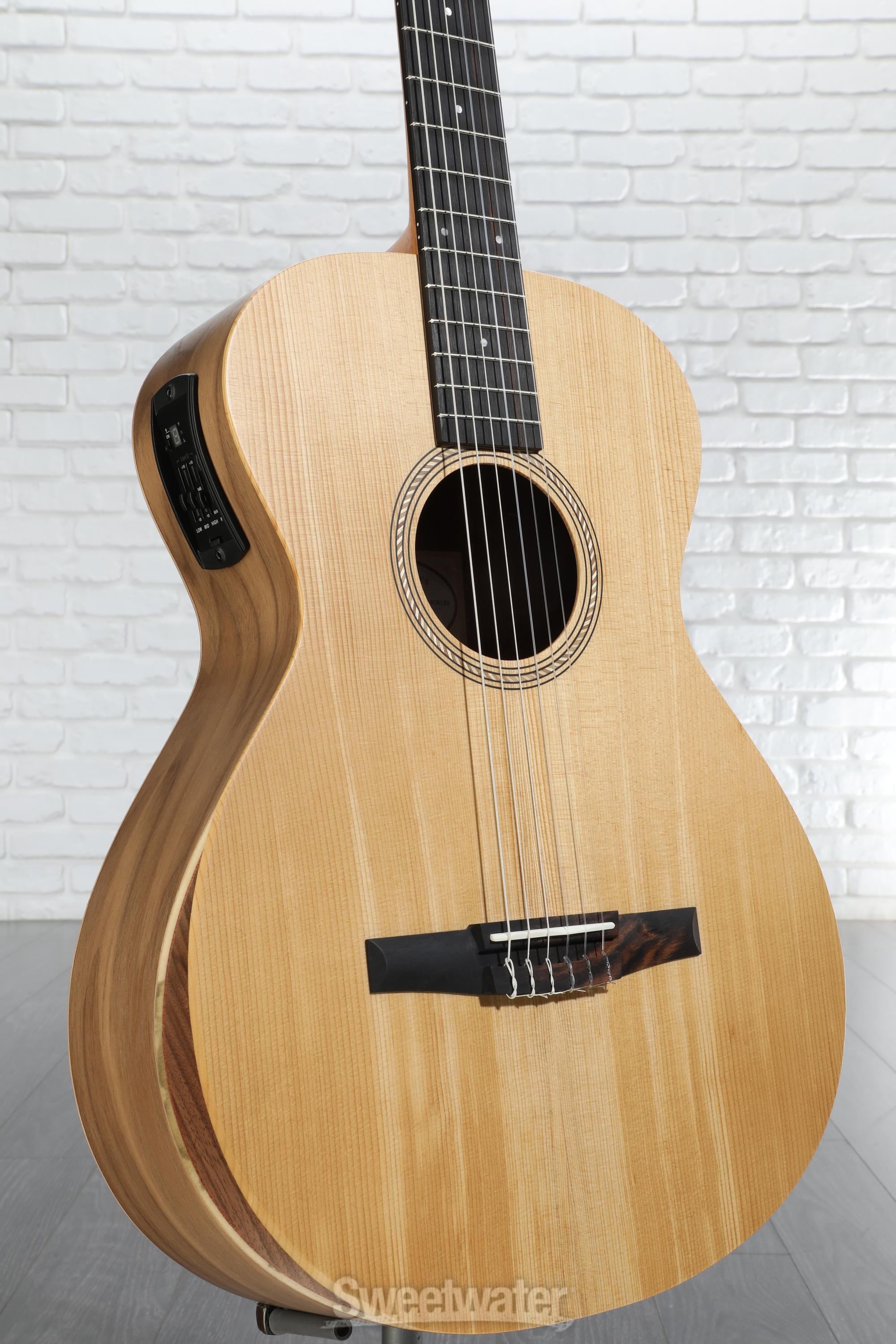 Taylor Academy 12e-N Nylon-string Acoustic-electric Guitar