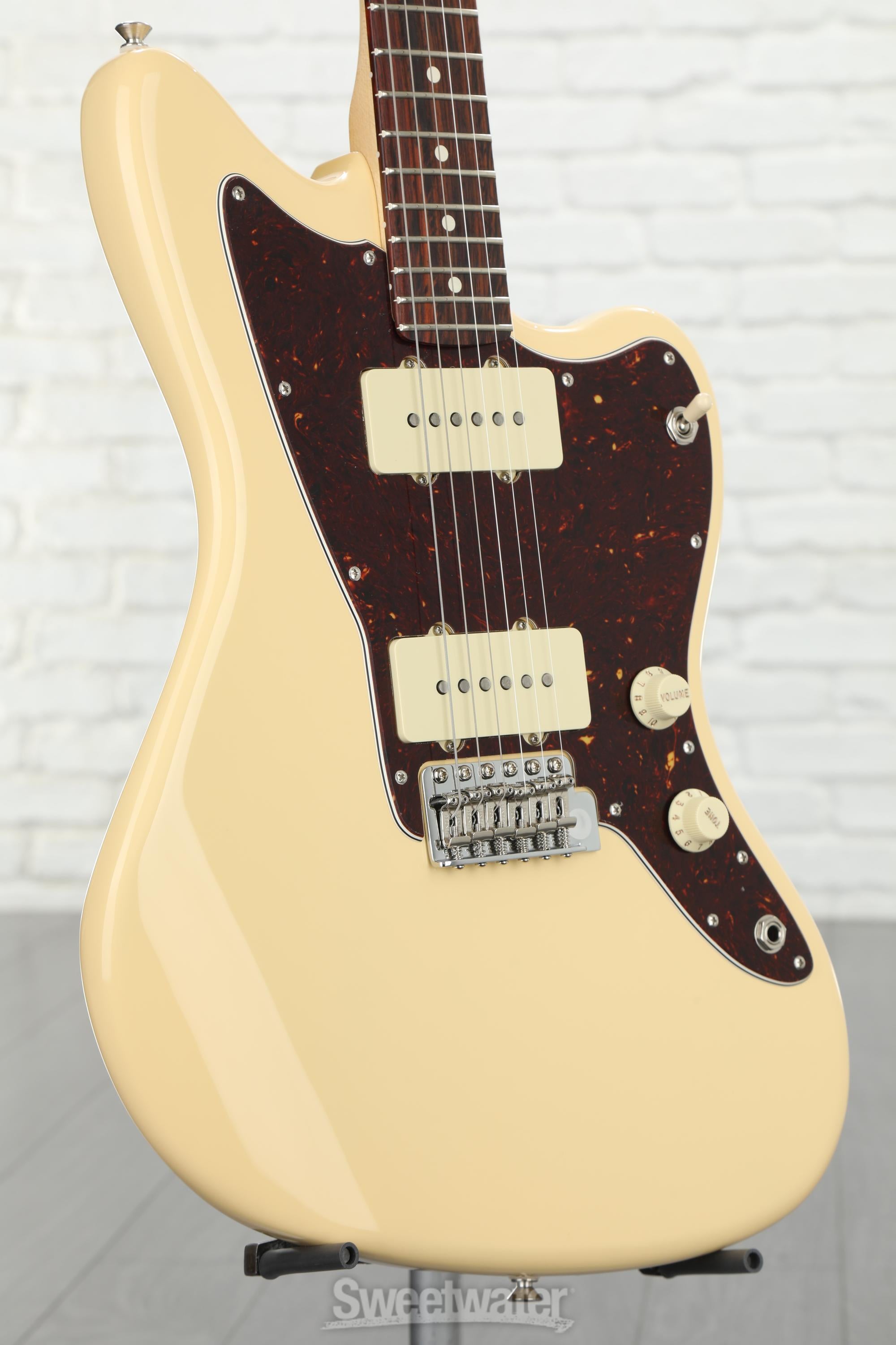 Fender American Performer Jazzmaster - Vintage White with 