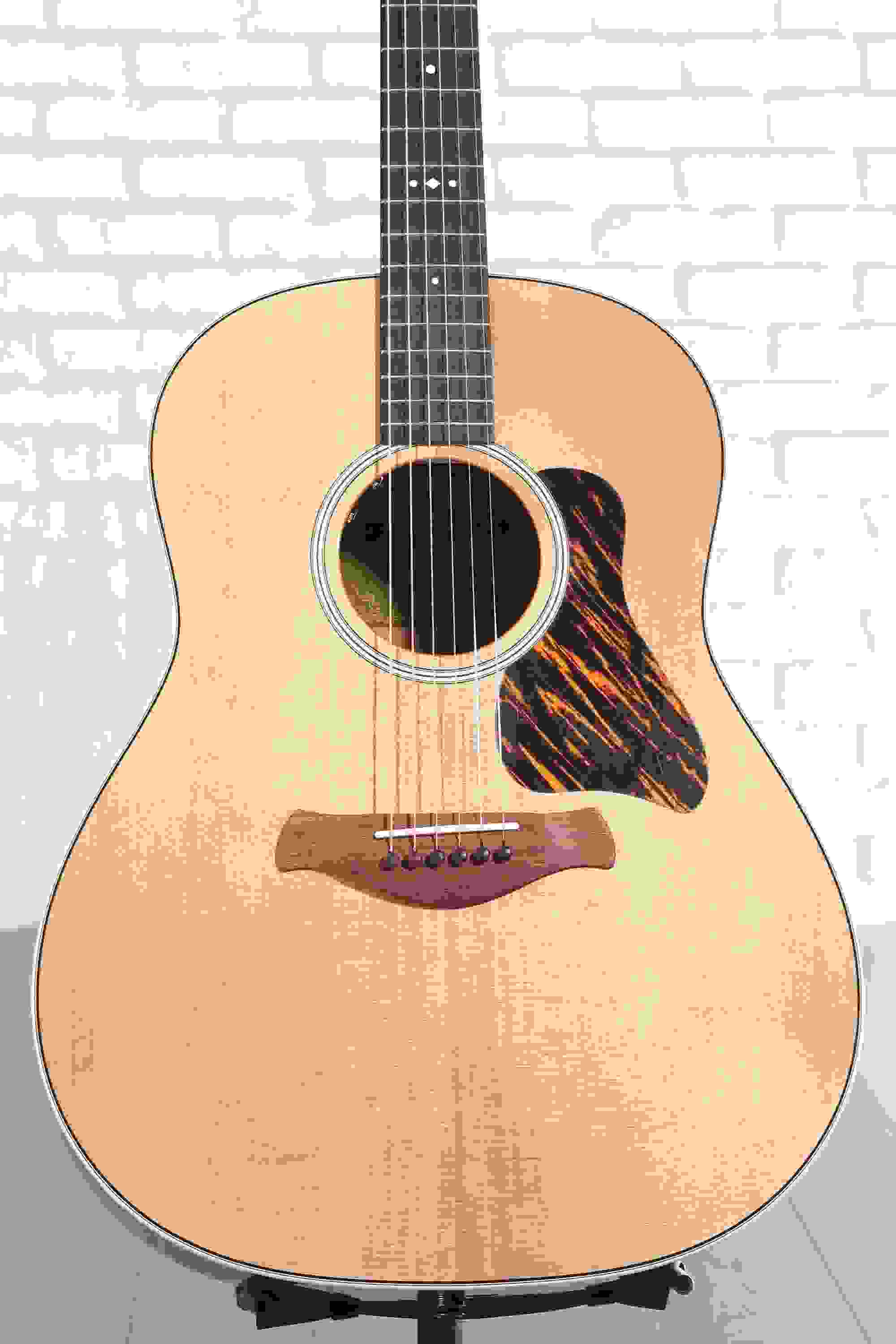 Taylor Gold Label 517e Acoustic-electric Guitar - Natural with Firestripe Pickguard