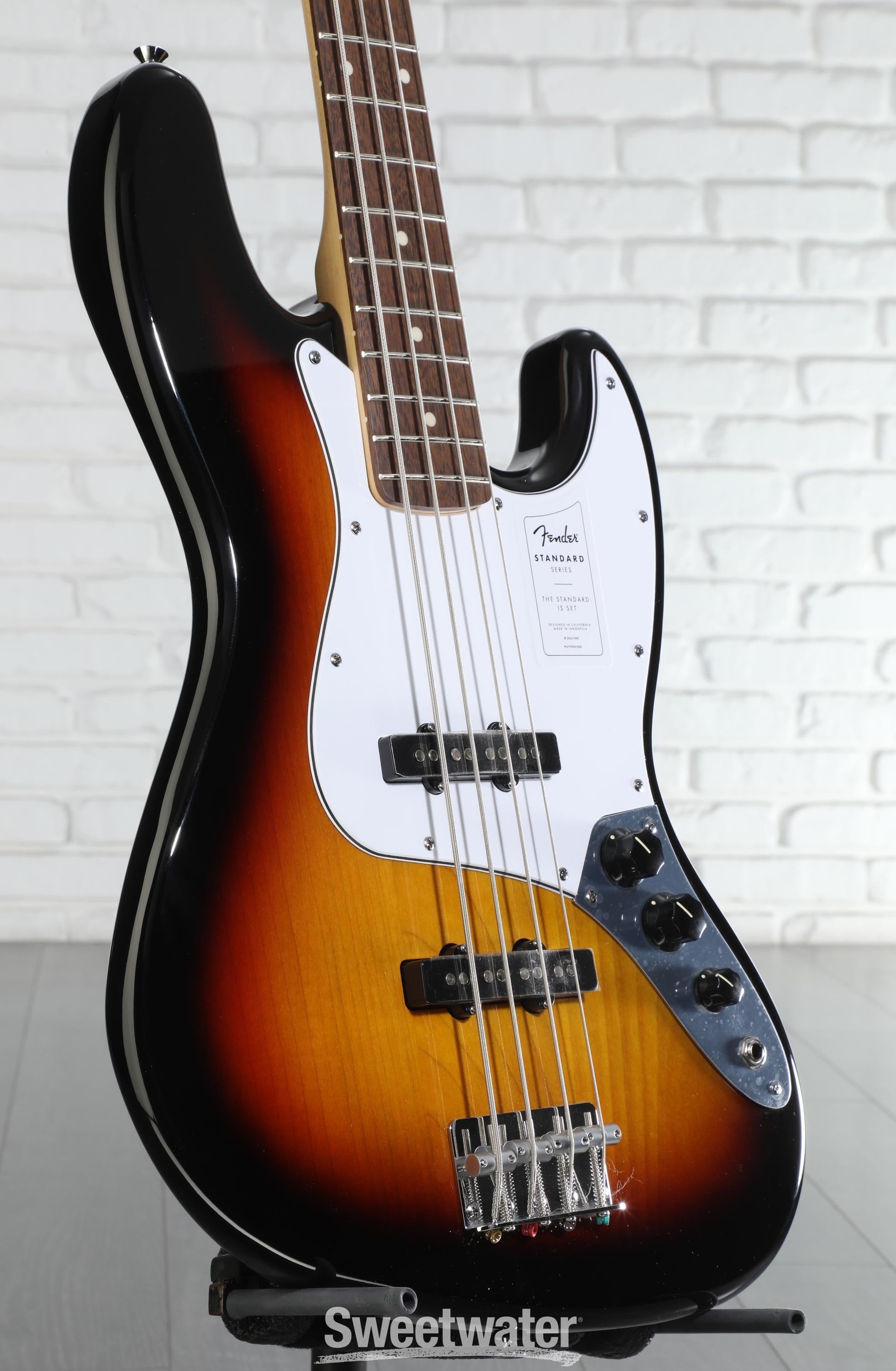 Fender Standard Jazz Bass - 3-color Sunburst, Laurel Fingerboard