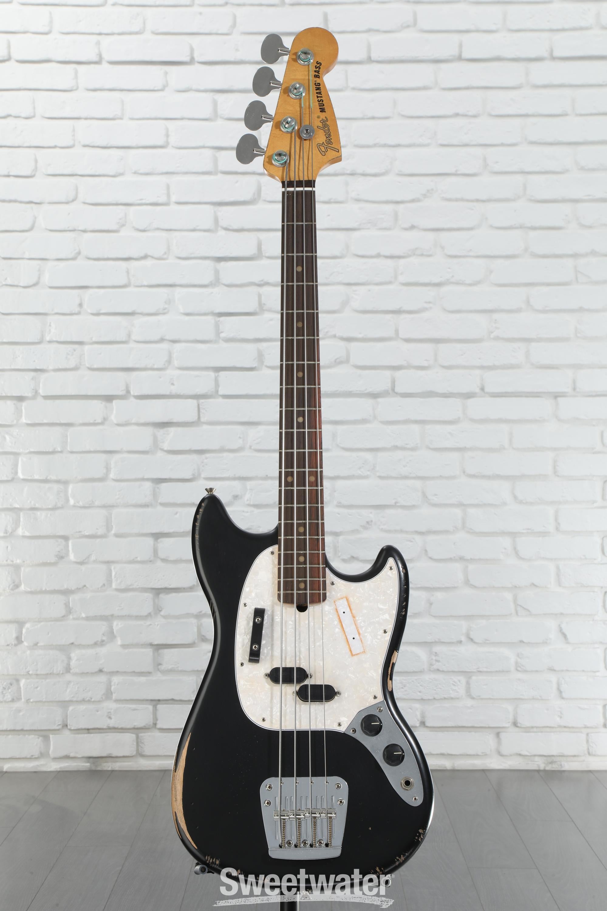 大人気新品  Fender JMJ Road Worn Mustang Bass - Black | Sweetwater ベース