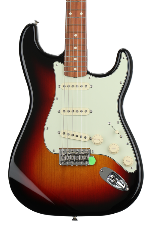 Fender Classic Series '60s Stratocaster, Lacquer - 3-Color Sunburst with  Pau Ferro Fingerboard