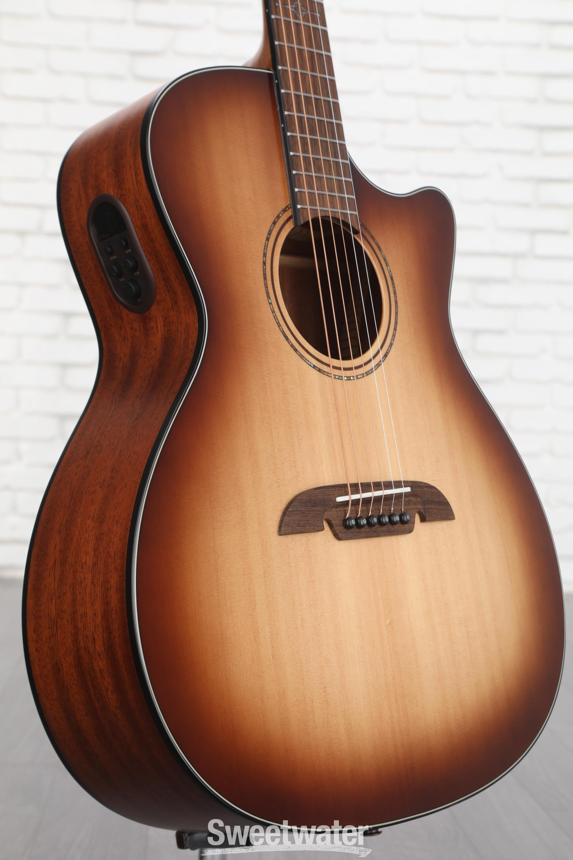 Alvarez AG60CE Artist Series Acoustic-electric Guitar
