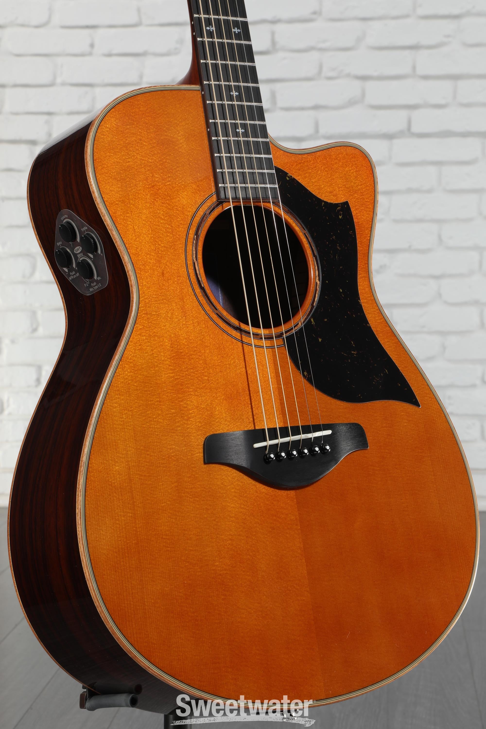 あやか　YAMAHA AC5R A.R.E vintage natural Yamaha AC5R ARE Concert Cutaway Acoustic-electric Guitar