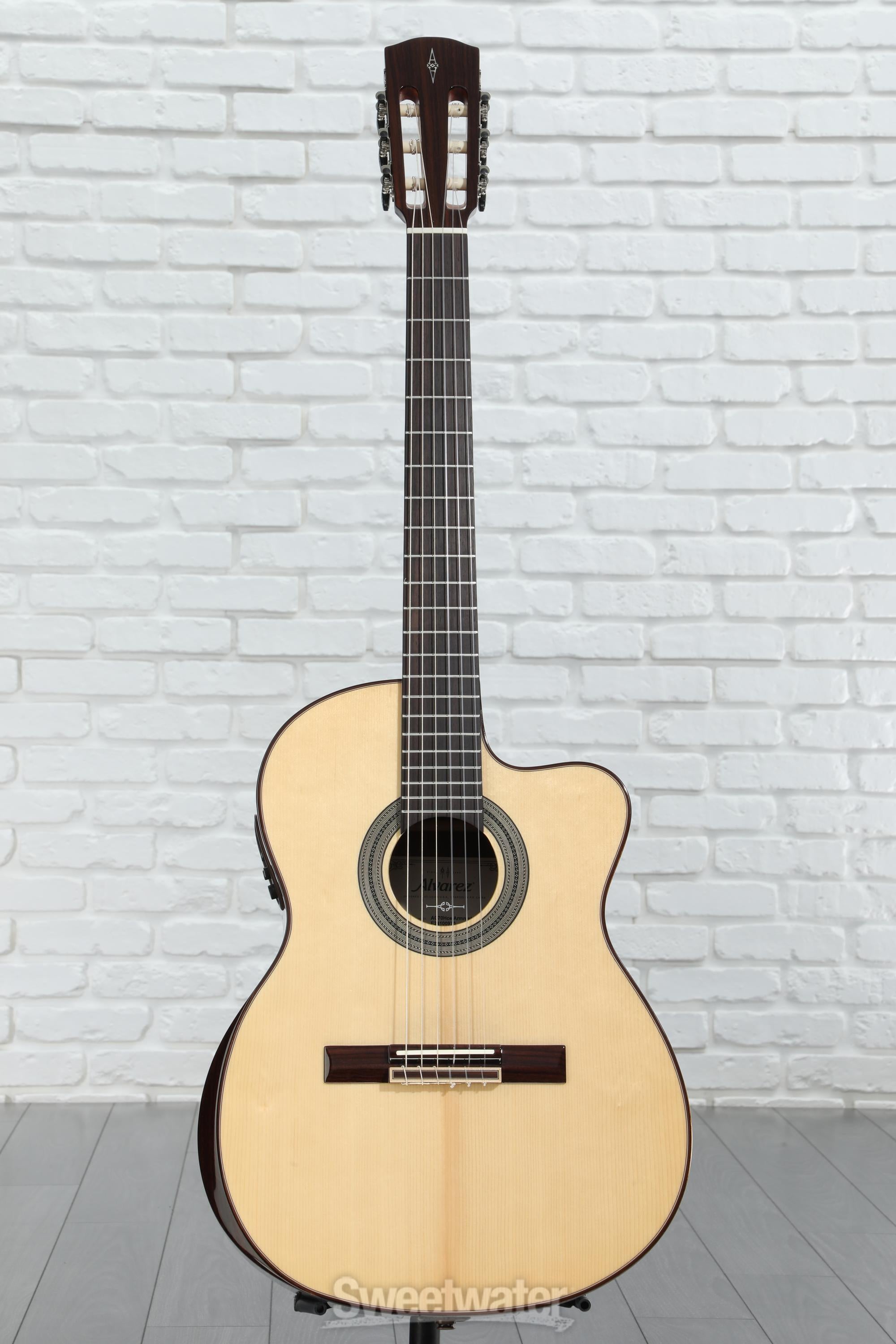 Alvarez AC70HCE Armrest Artist Series Classical Acoustic Alvarez AC70HCE Armrest Artist Series Classical Acoustic