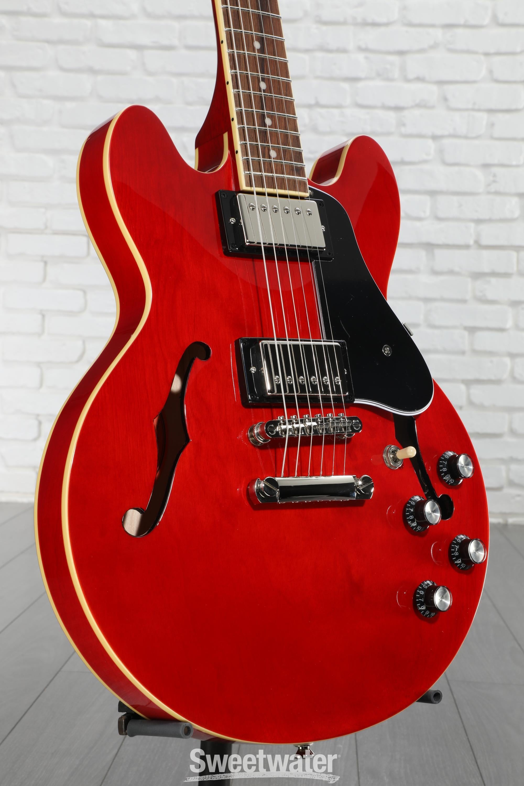 美品Epiphone. ES-339.with SoftCase Epiphone Timeless looks and incredible tone in a compact