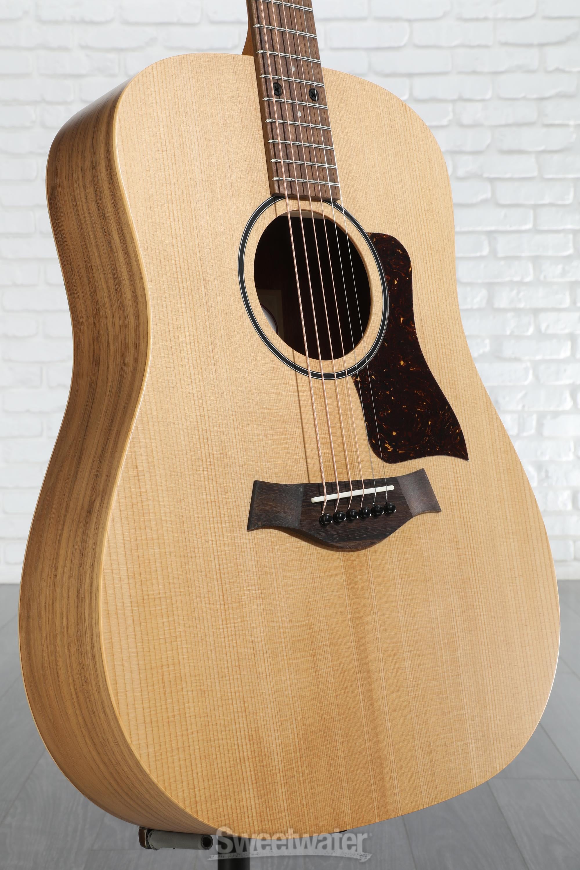 Amazon.com: Taylor Big Baby Taylor BBTe - Natural Sitka