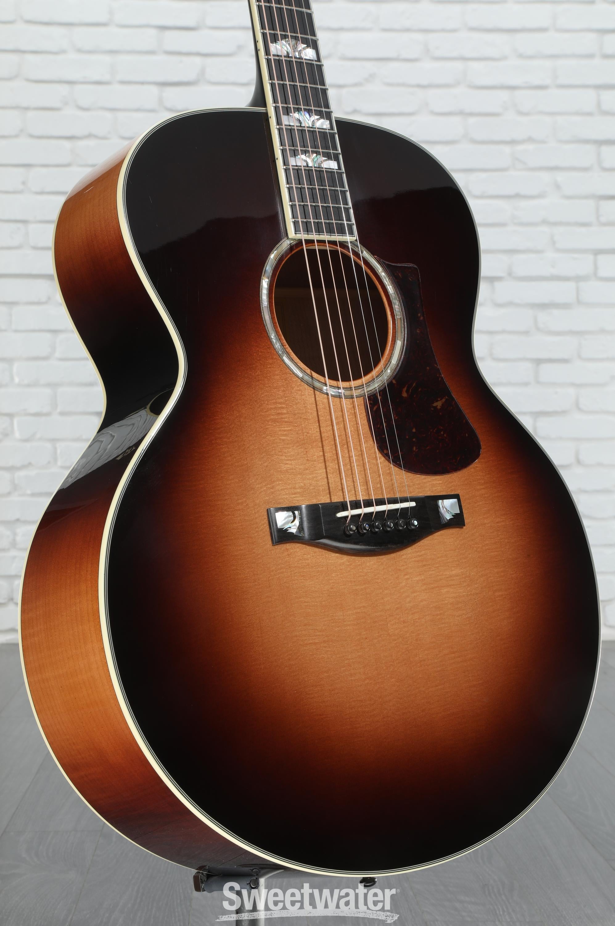 Eastman Guitars AC630 Jumbo Acoustic Guitar - Sunburst