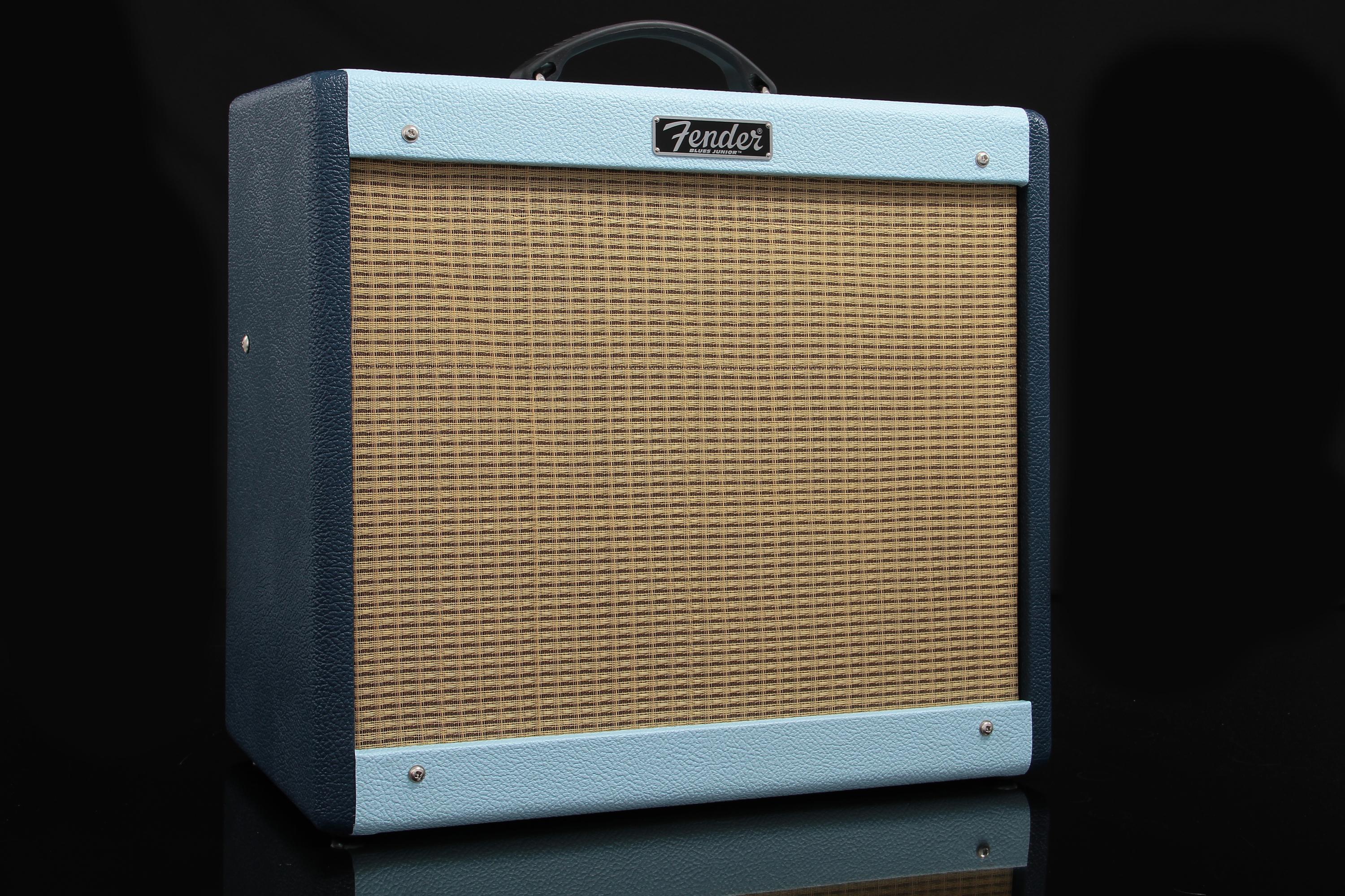 Fender Blues Jr. III FSR Two Tone - FSR - Navy/Sonic | Sweetwater