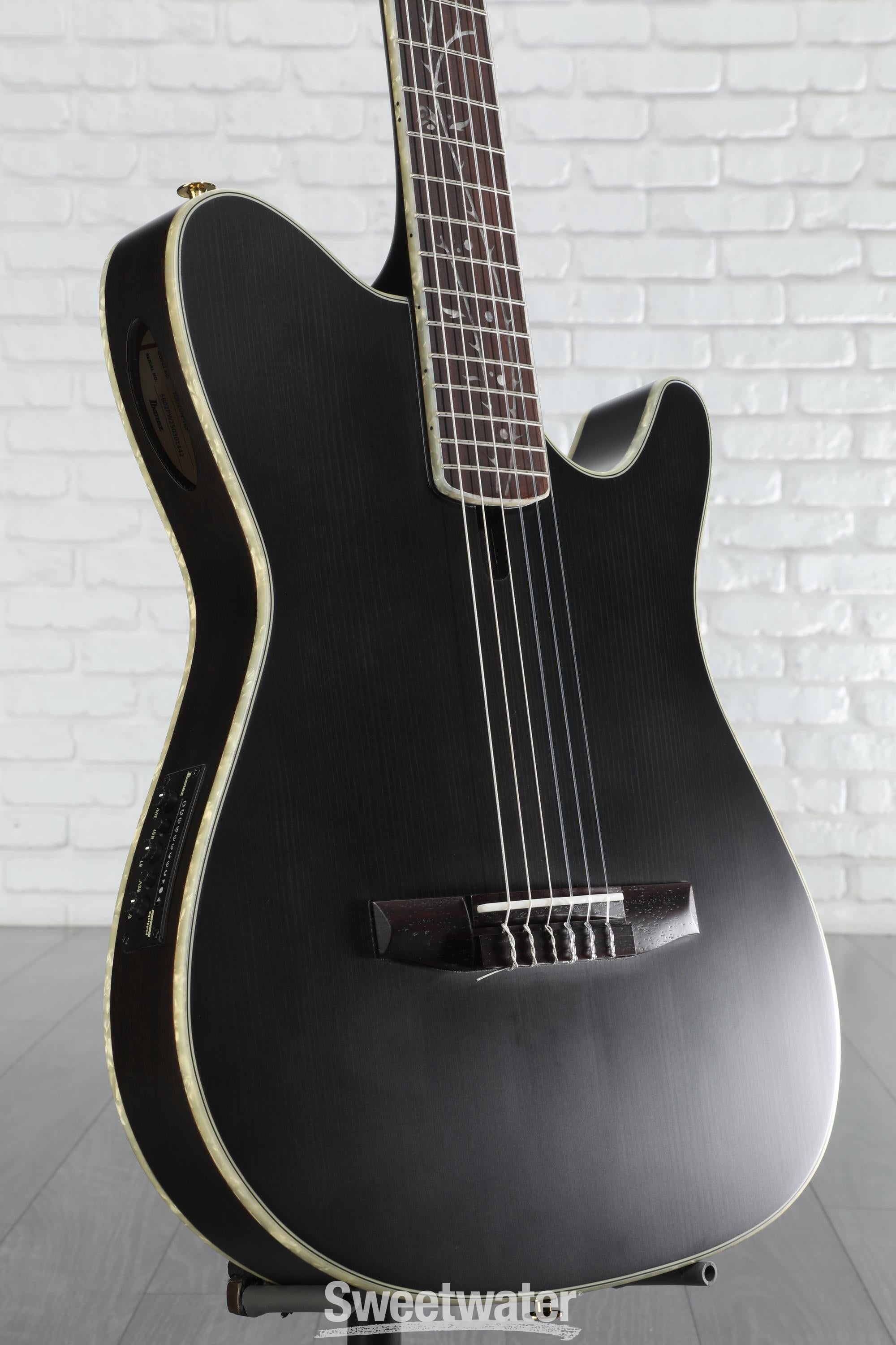 Ibanez TOD10N（Tim Henson シグネチャー / ナイロン） Amazon.com: Ibanez TOD10N Tim Henson Signature Nylon-string
