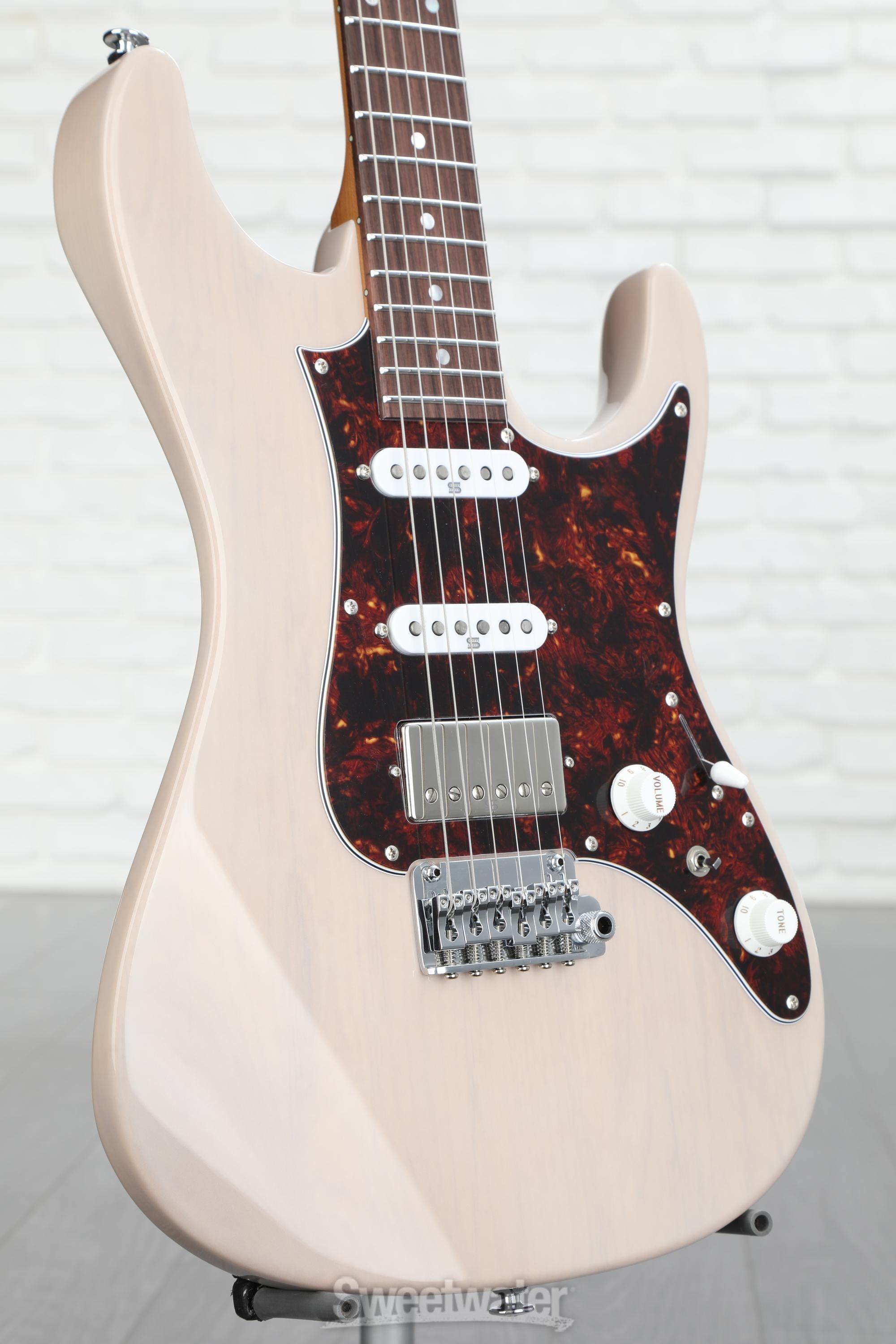 Ibanez AZ2204N AWD ストラト　stratocaster Ibanez Prestige AZ2204N Electric Guitar - Antique White Blonde