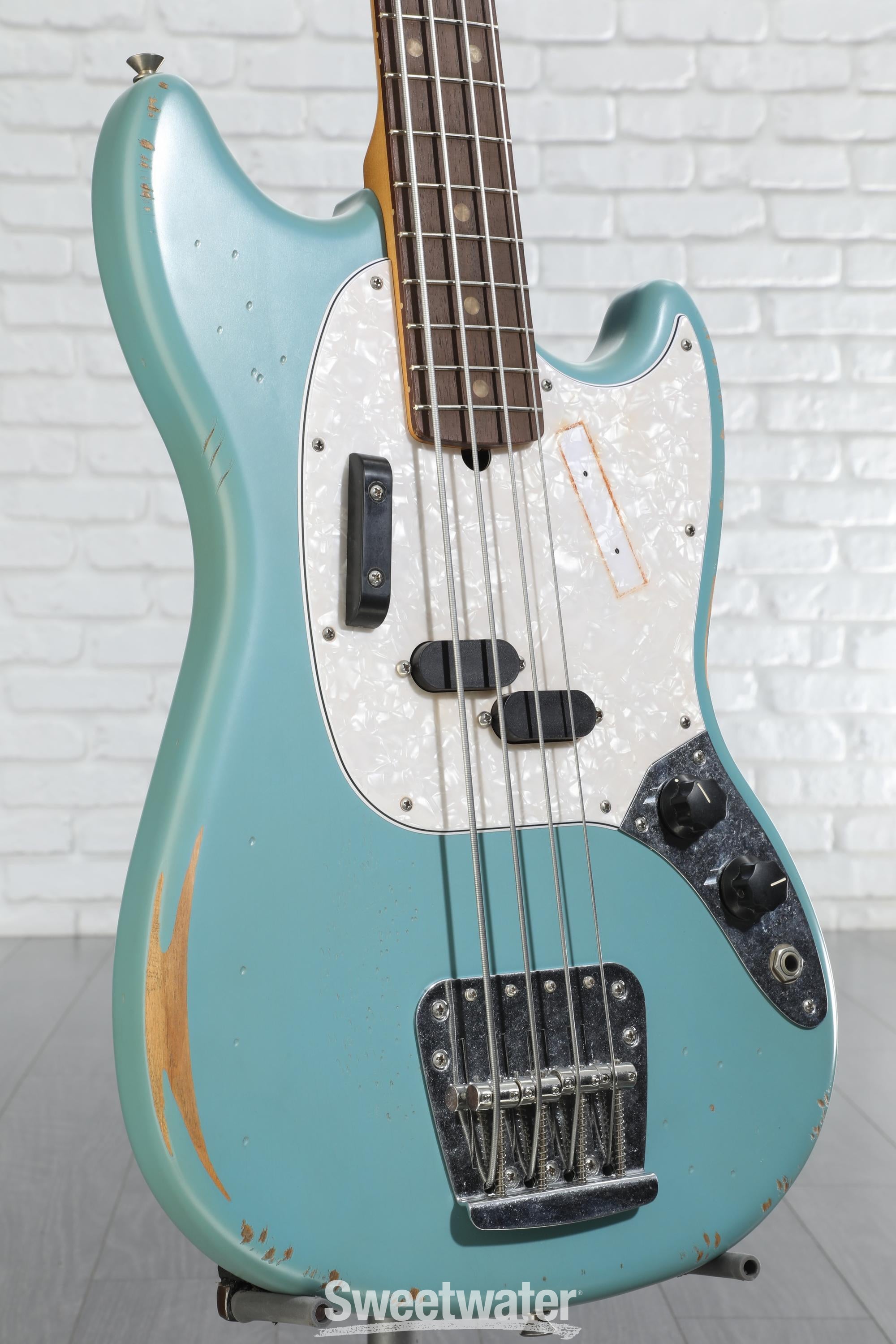 Fender JMJ Road Worn Mustang Bass - Faded Daphne Blue