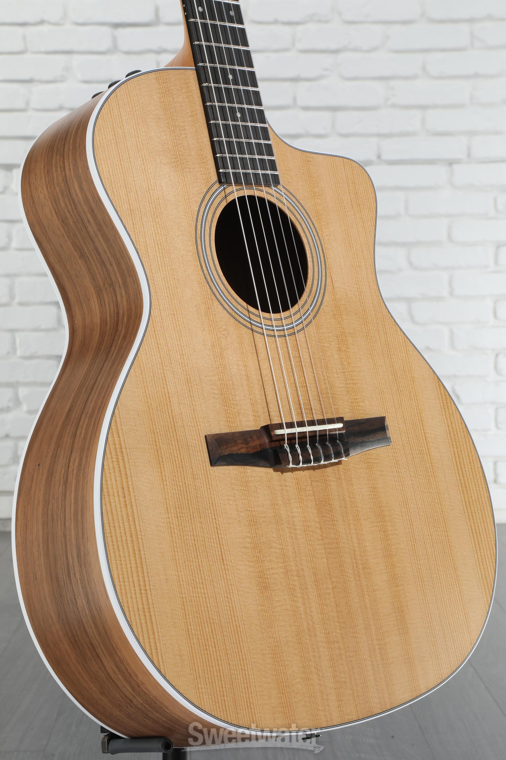 Taylor 214ce-N Nylon-string Acoustic-electric Guitar