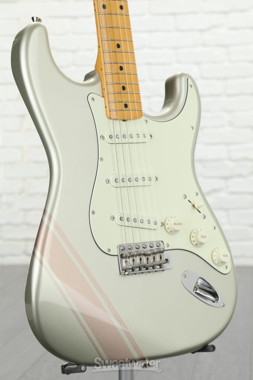 Fender Made in Japan Traditional  