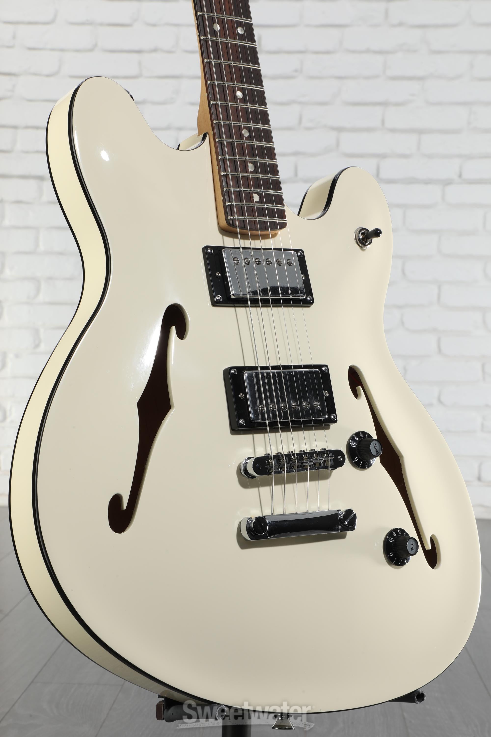 Squier Affinity Series Starcaster Deluxe Semi-hollowbody