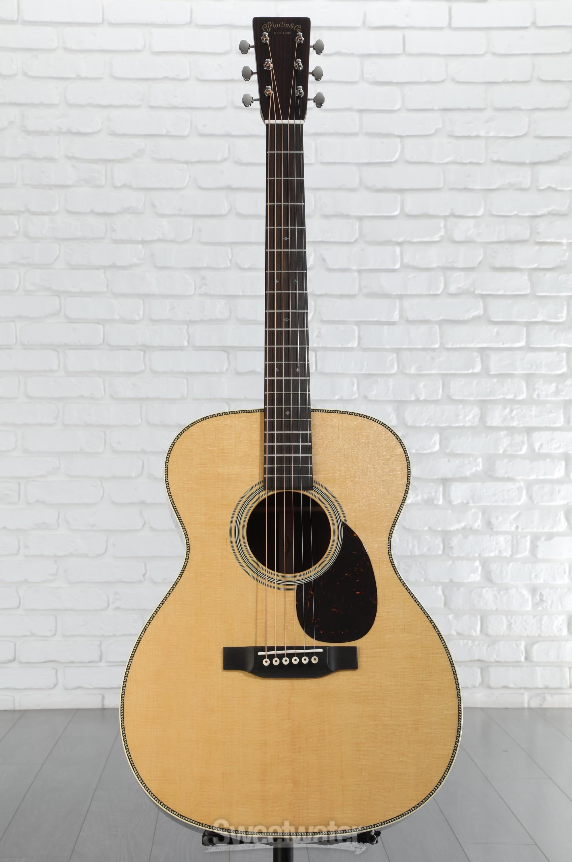 Martin OM-28 スタンダード Martin O'ahu HG-28 Acoustic Guitar | Martin Guitar