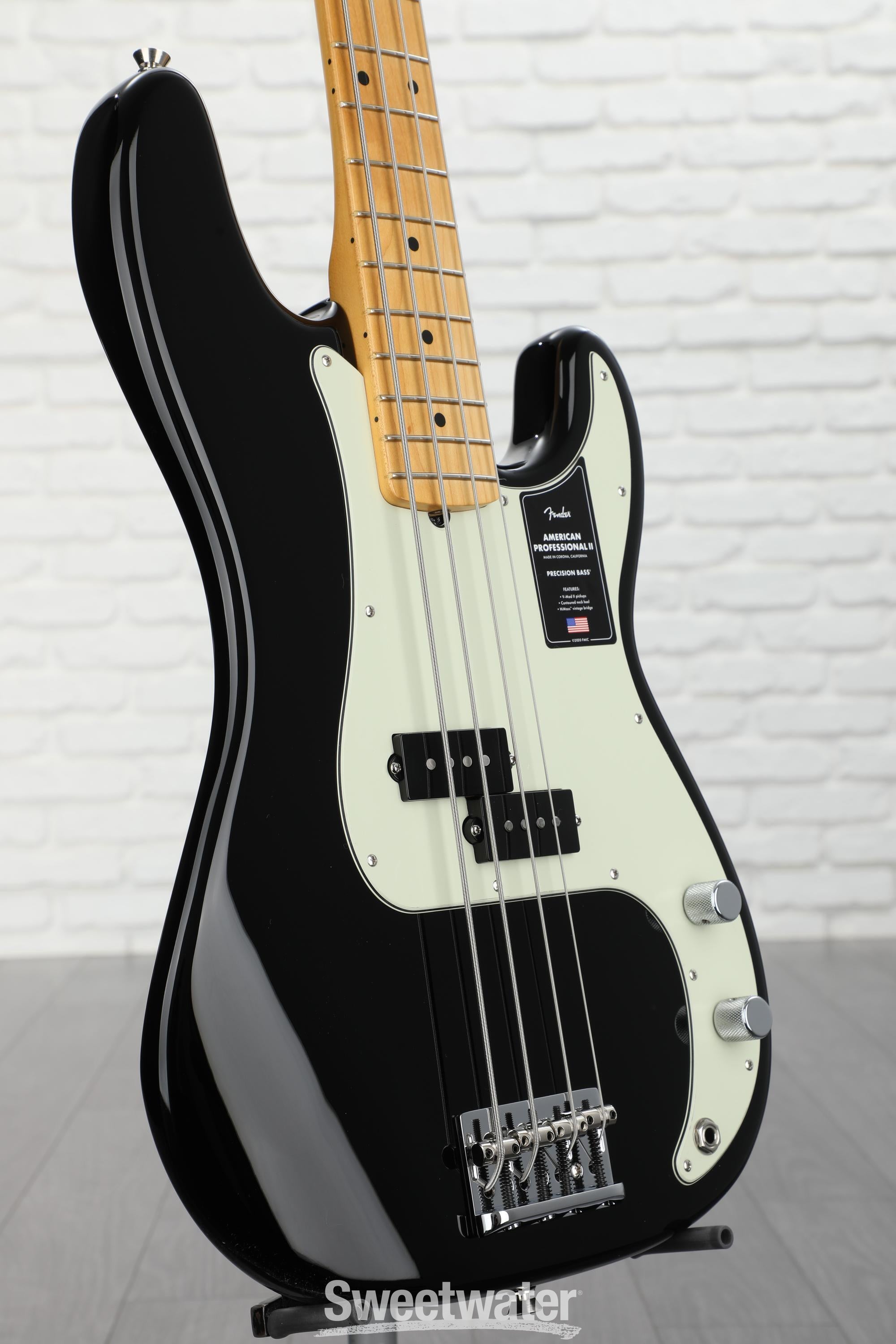 Fender American Professional II Precision Bass - Black with Maple  Fingerboard