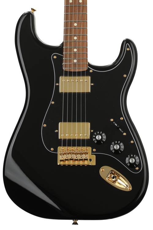 FENDER Limited Player Stratocaster Black, Gold Hardware, Maple