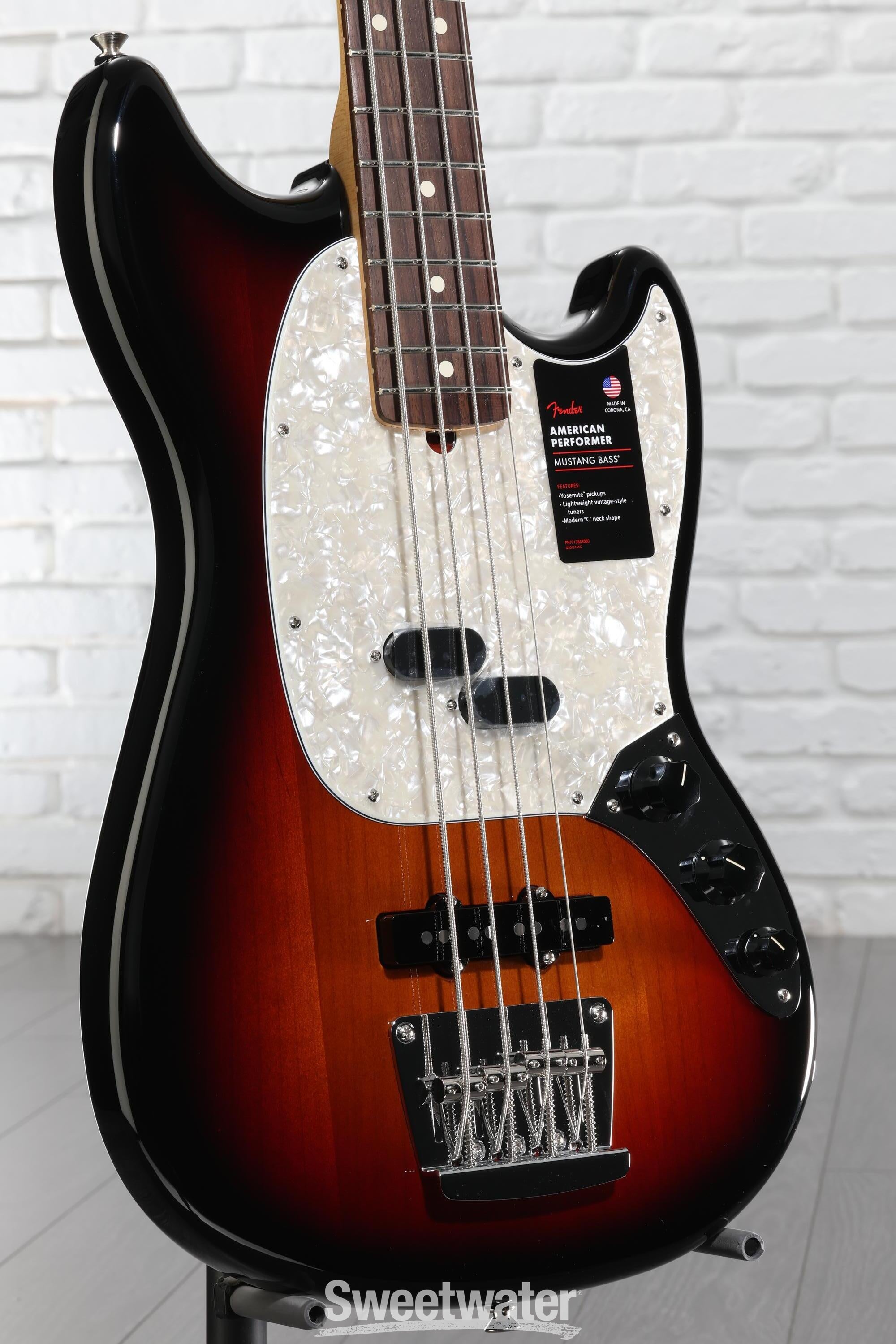 Fender American Performer Mustang Bass - 3-Tone Sunburst with