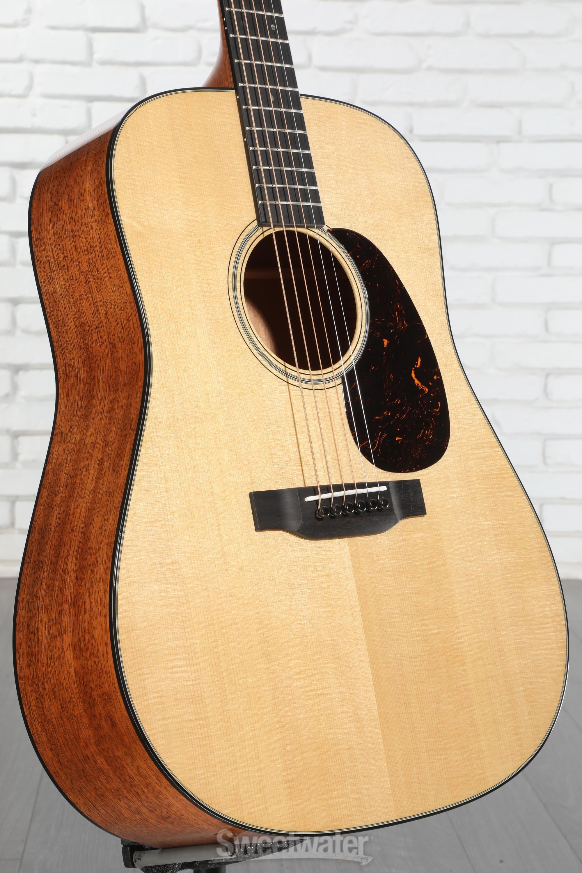 美品　Martin D-18V Martin D-18 Standard Series Acoustic Guitar - Natural with