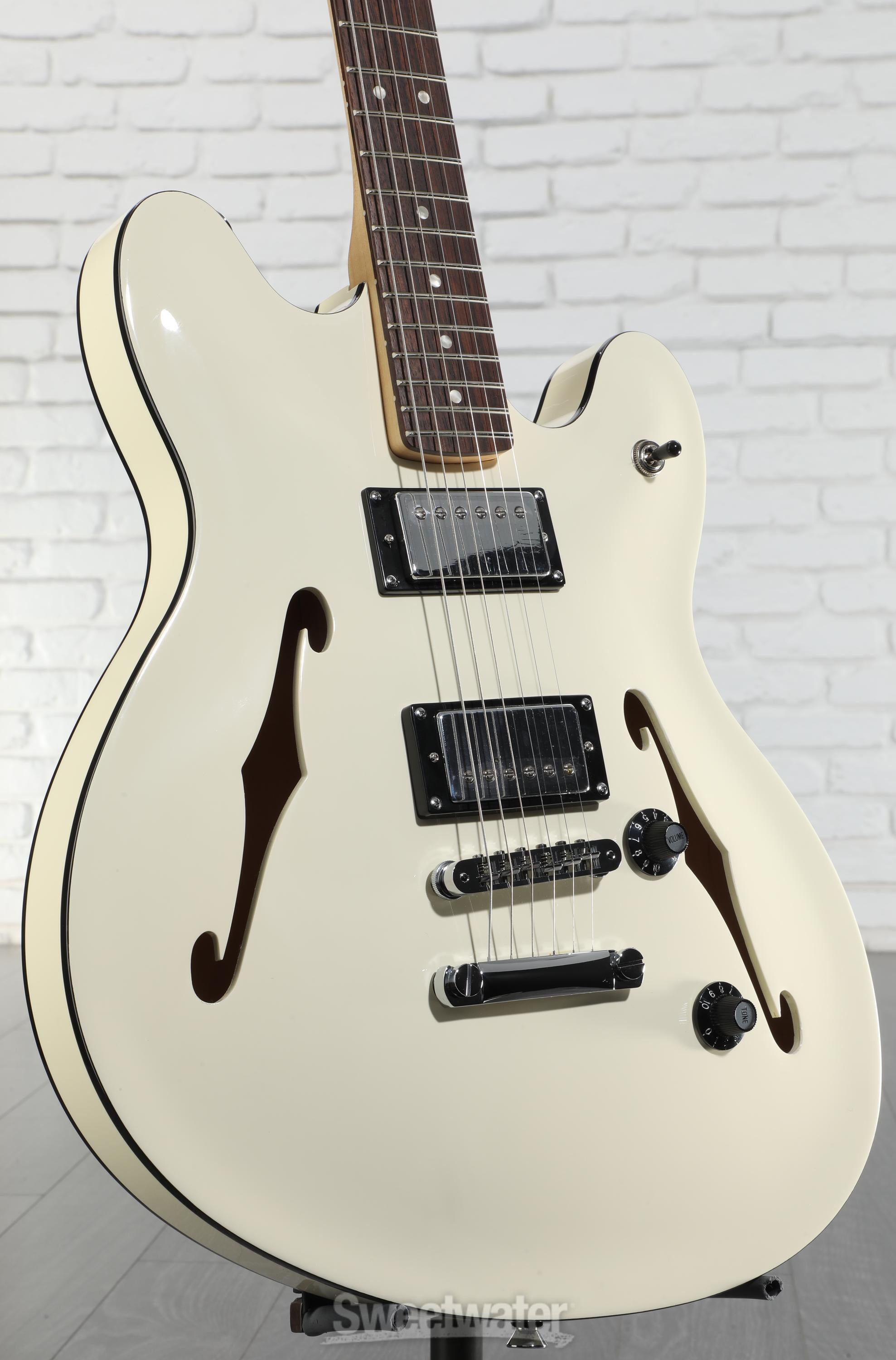 Squier Affinity Series Starcaster Deluxe Semi-hollowbody