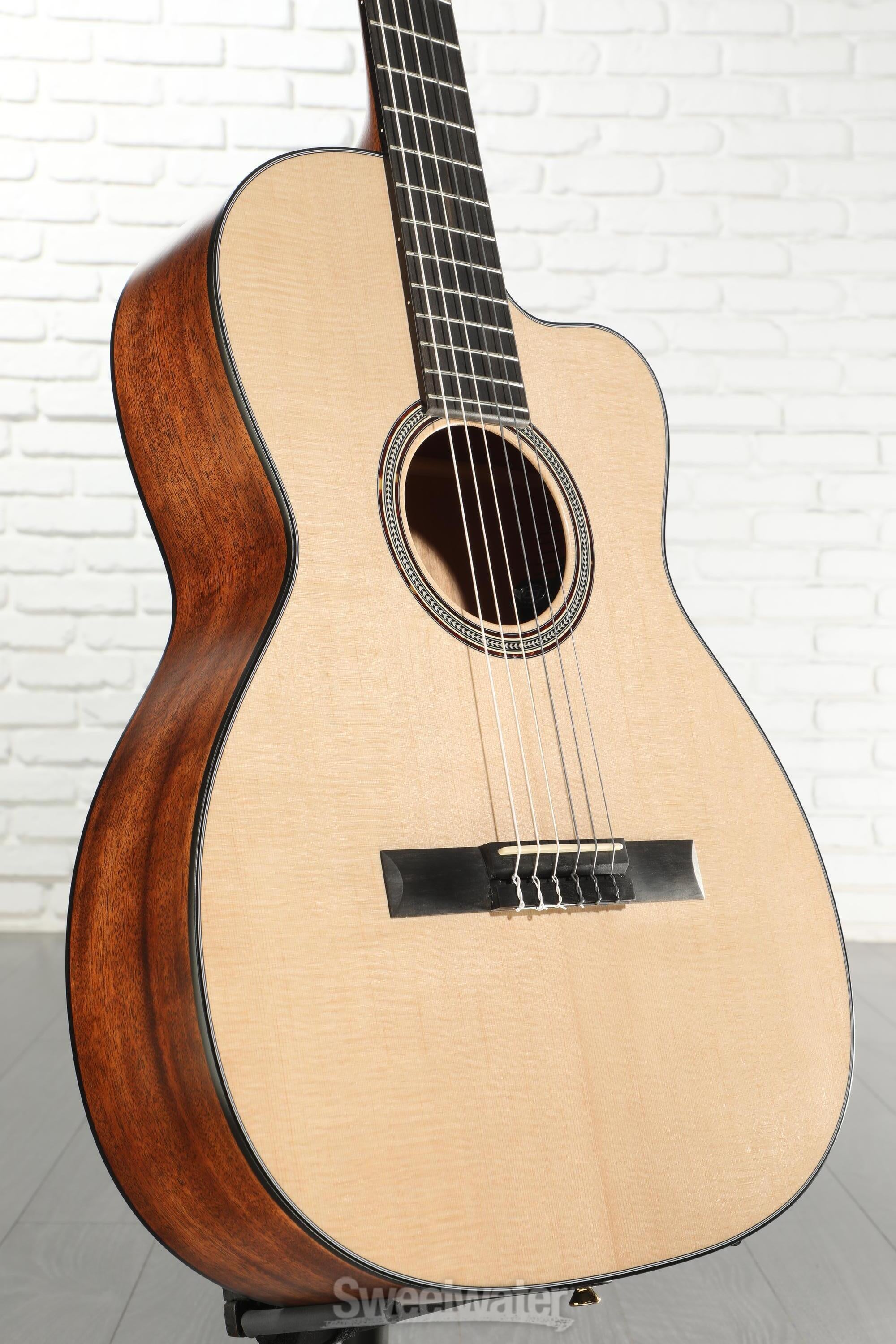 Martin 000C12-16E Acoustic-electric Nylon-string Guitar - Natural