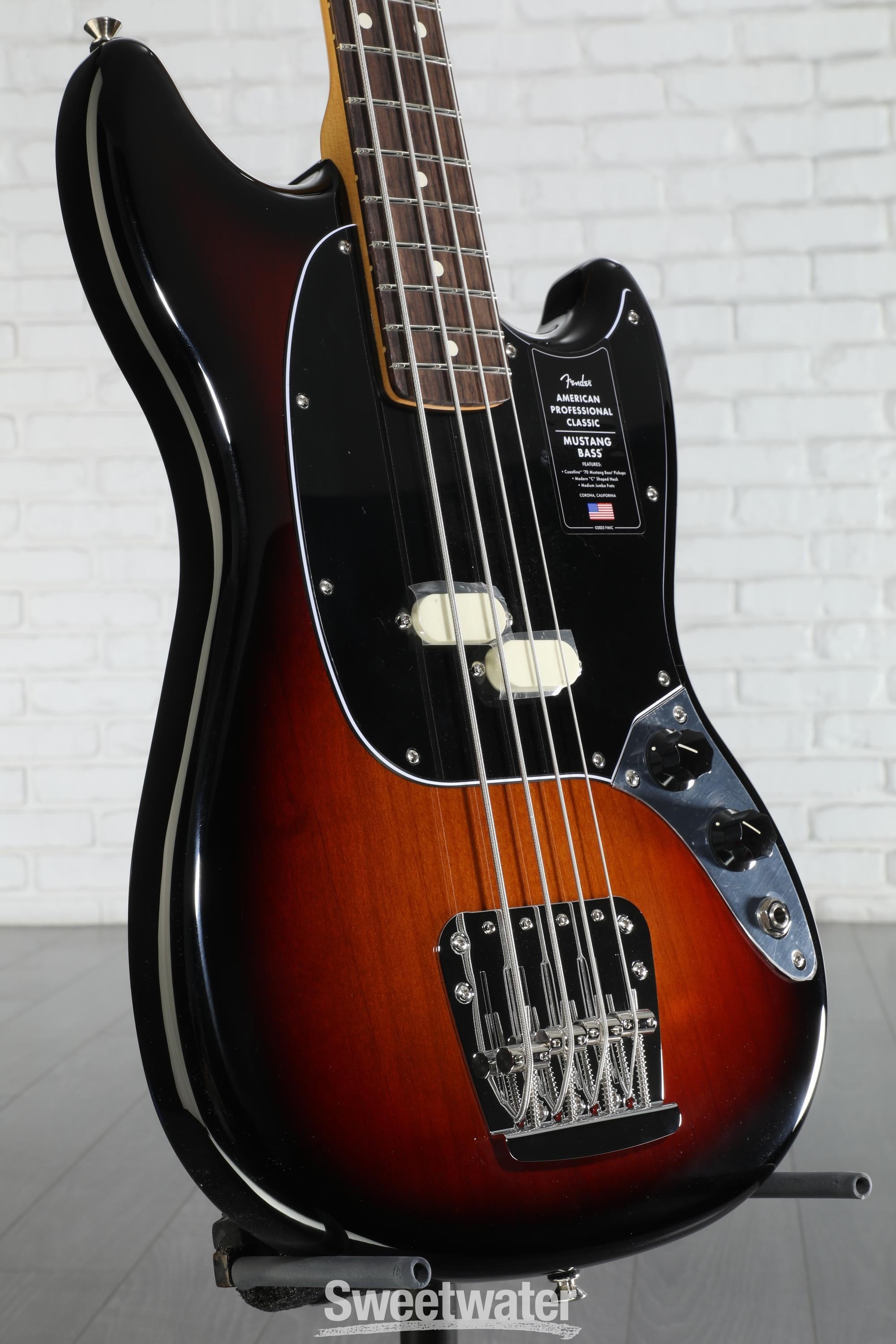 Fender American Professional Classic Mustang Bass - 3-color