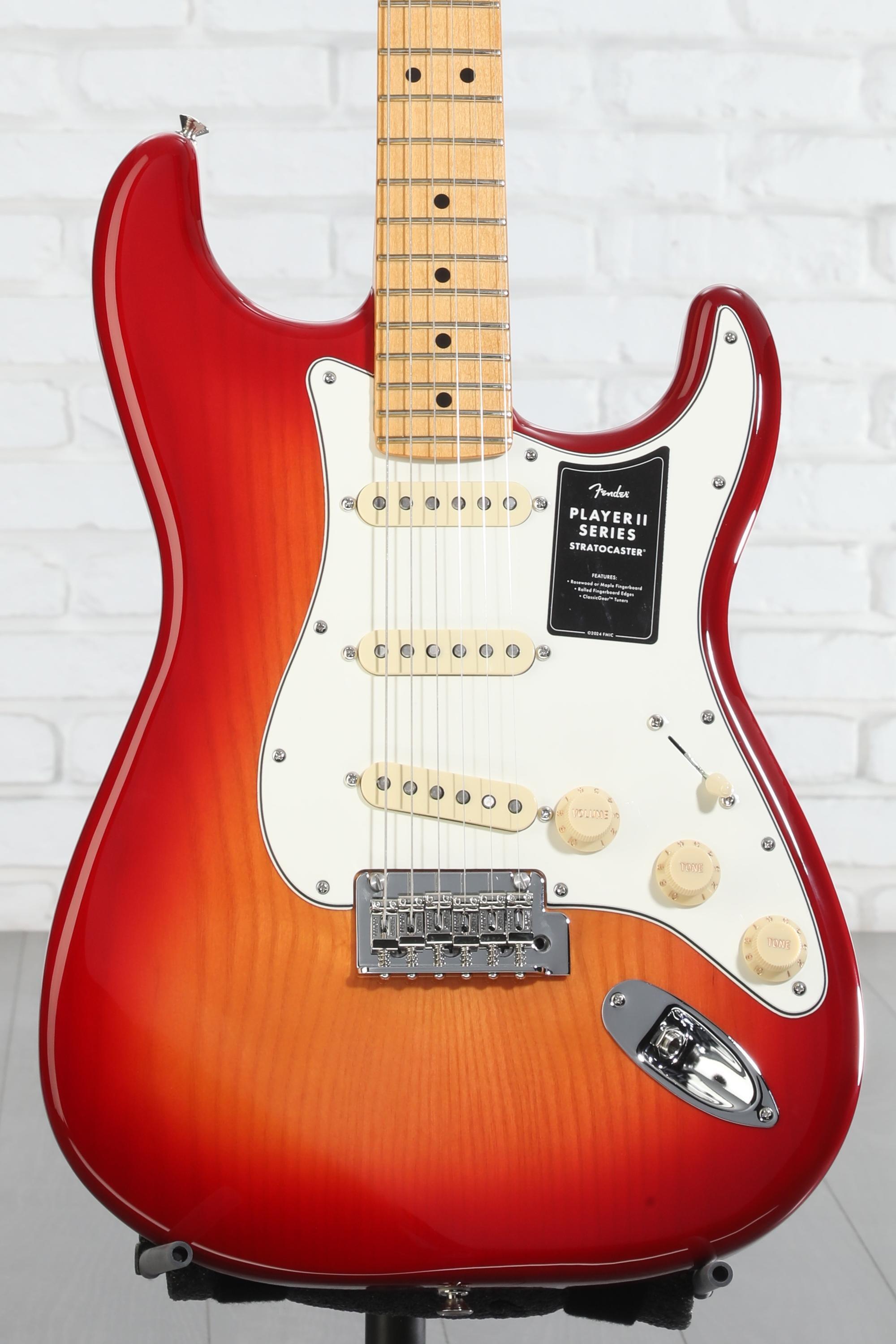 ギター Fender Player Stratocaster Fender Player II Stratocaster Electric Guitar - Aged Cherry Burst